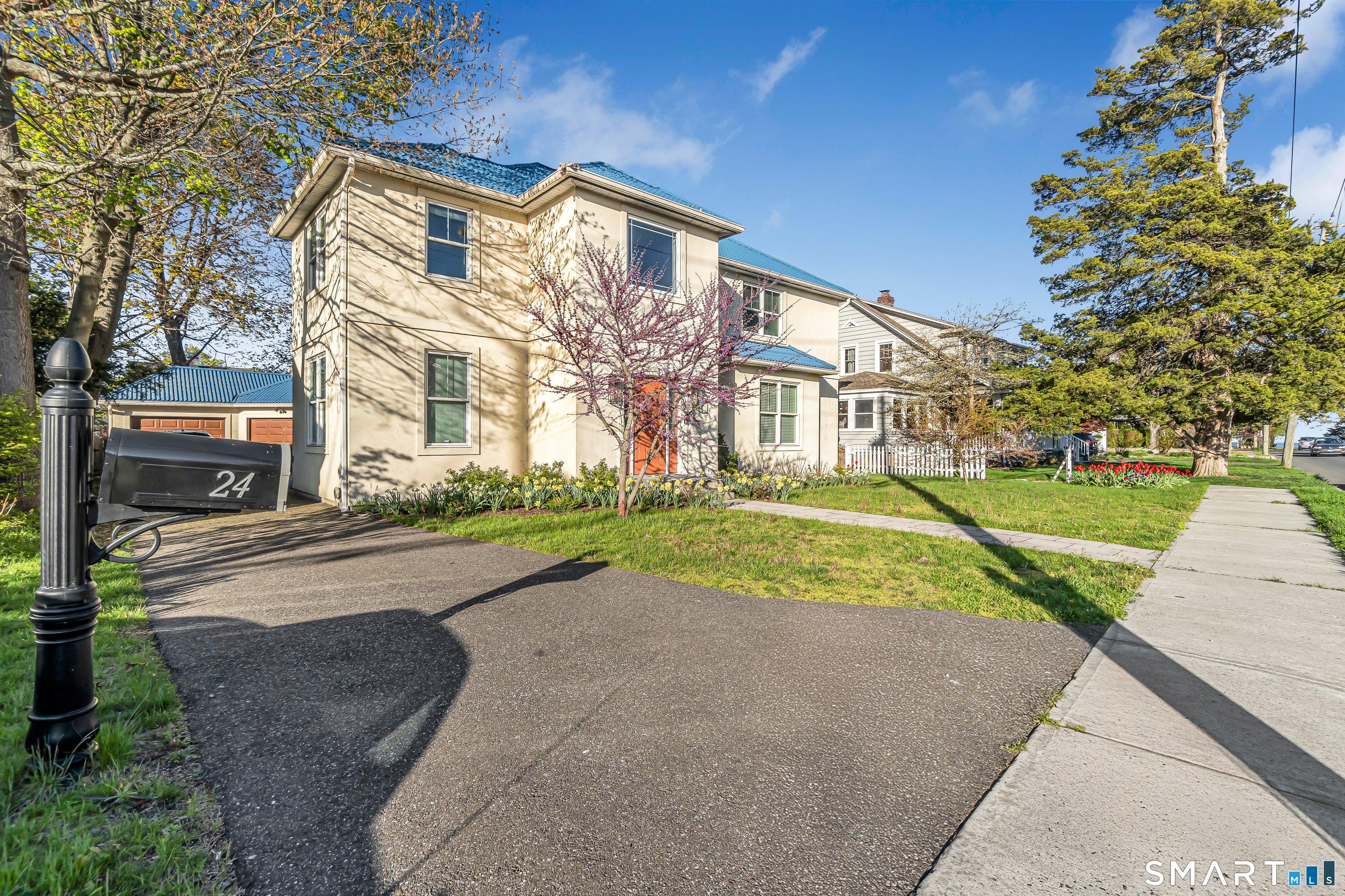 24 Anderson Avenue — photo