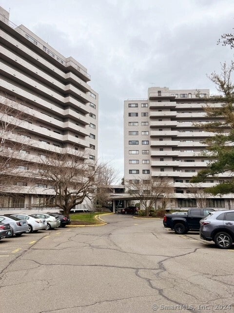 3200 Park Avenue 4D — photo