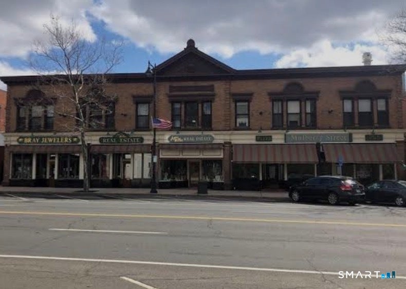 983 Main Street — photo