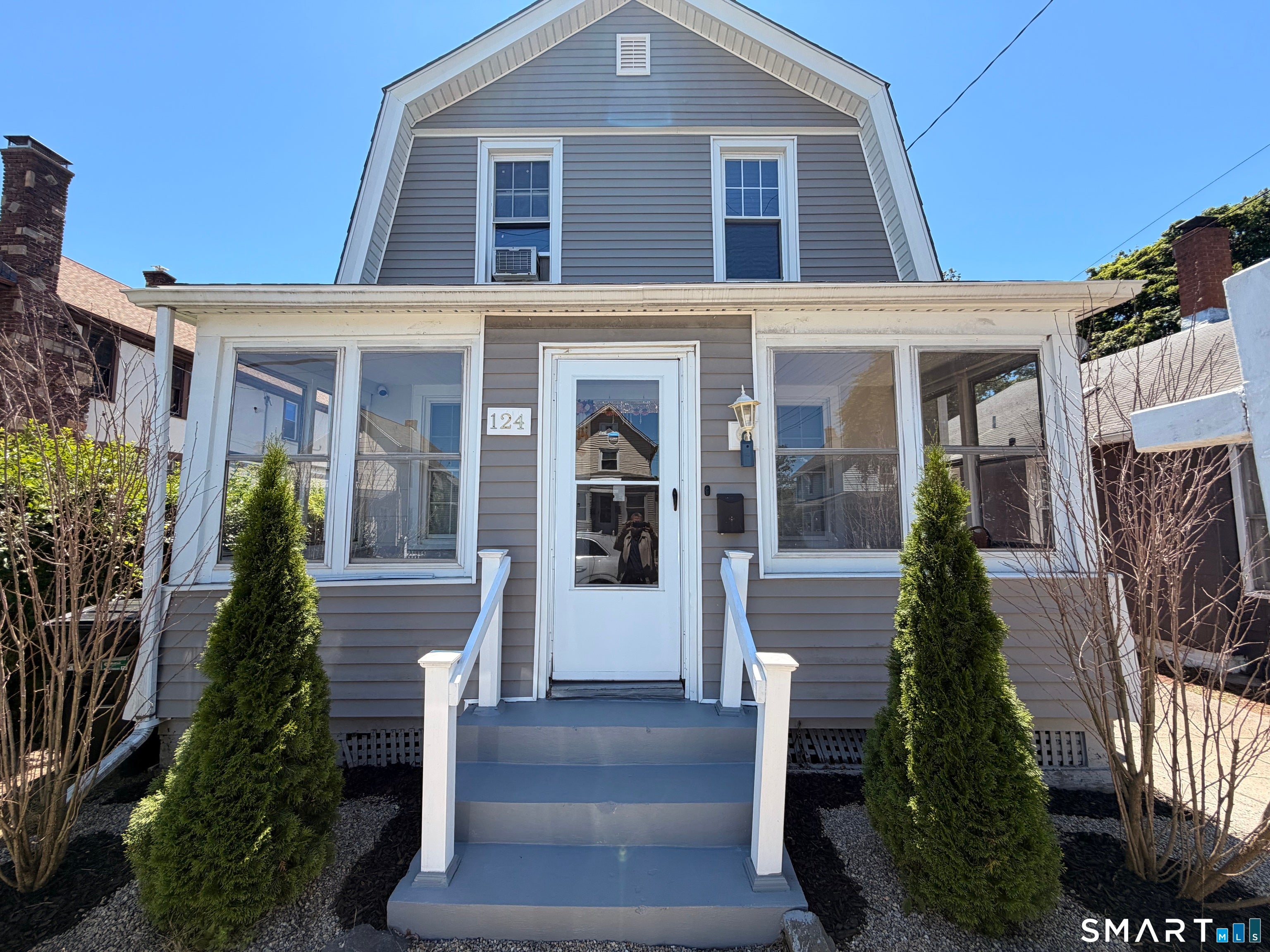 124 Richards Street — photo