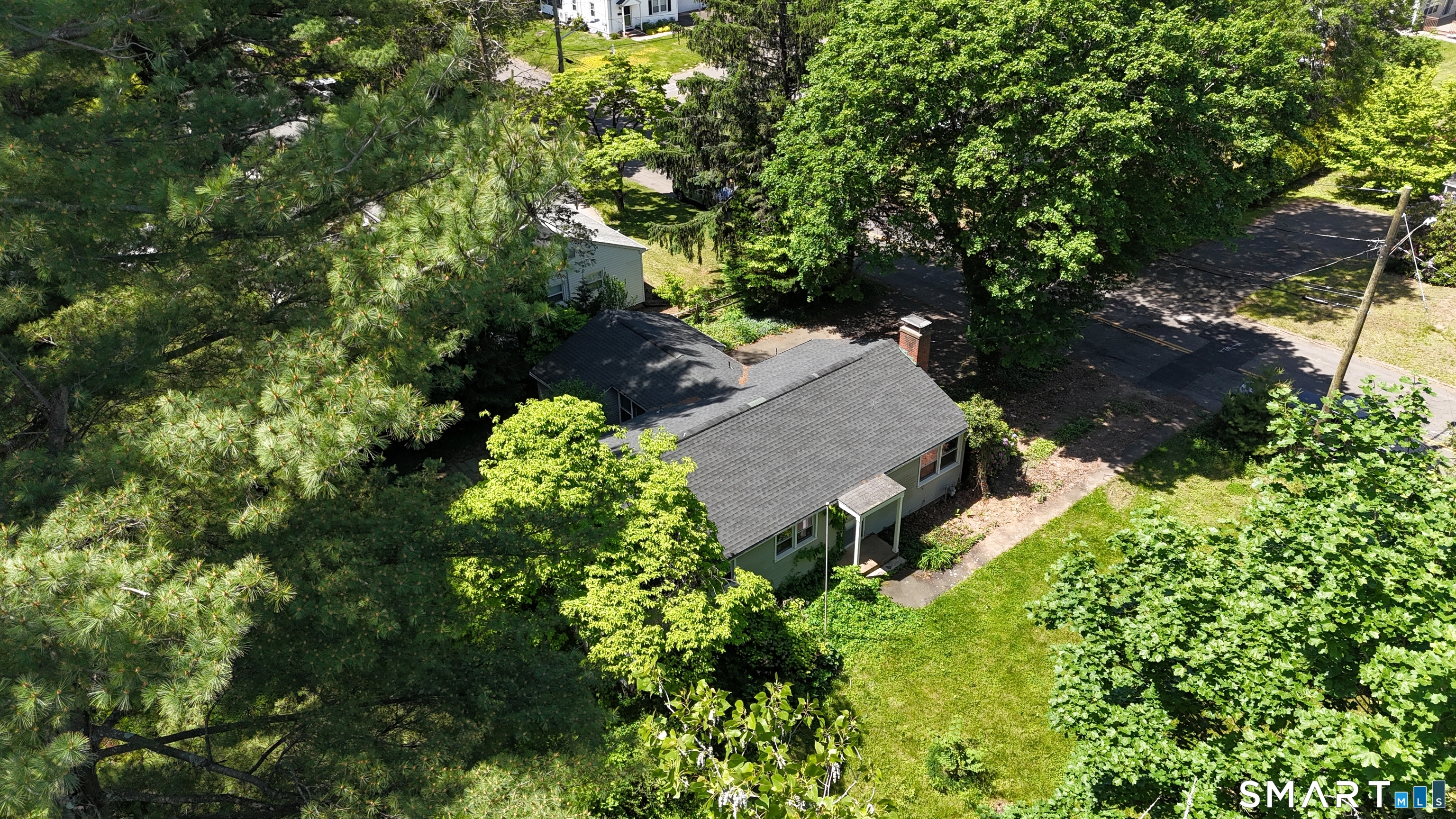 95 Riverside Drive, Hamden, CT 06518