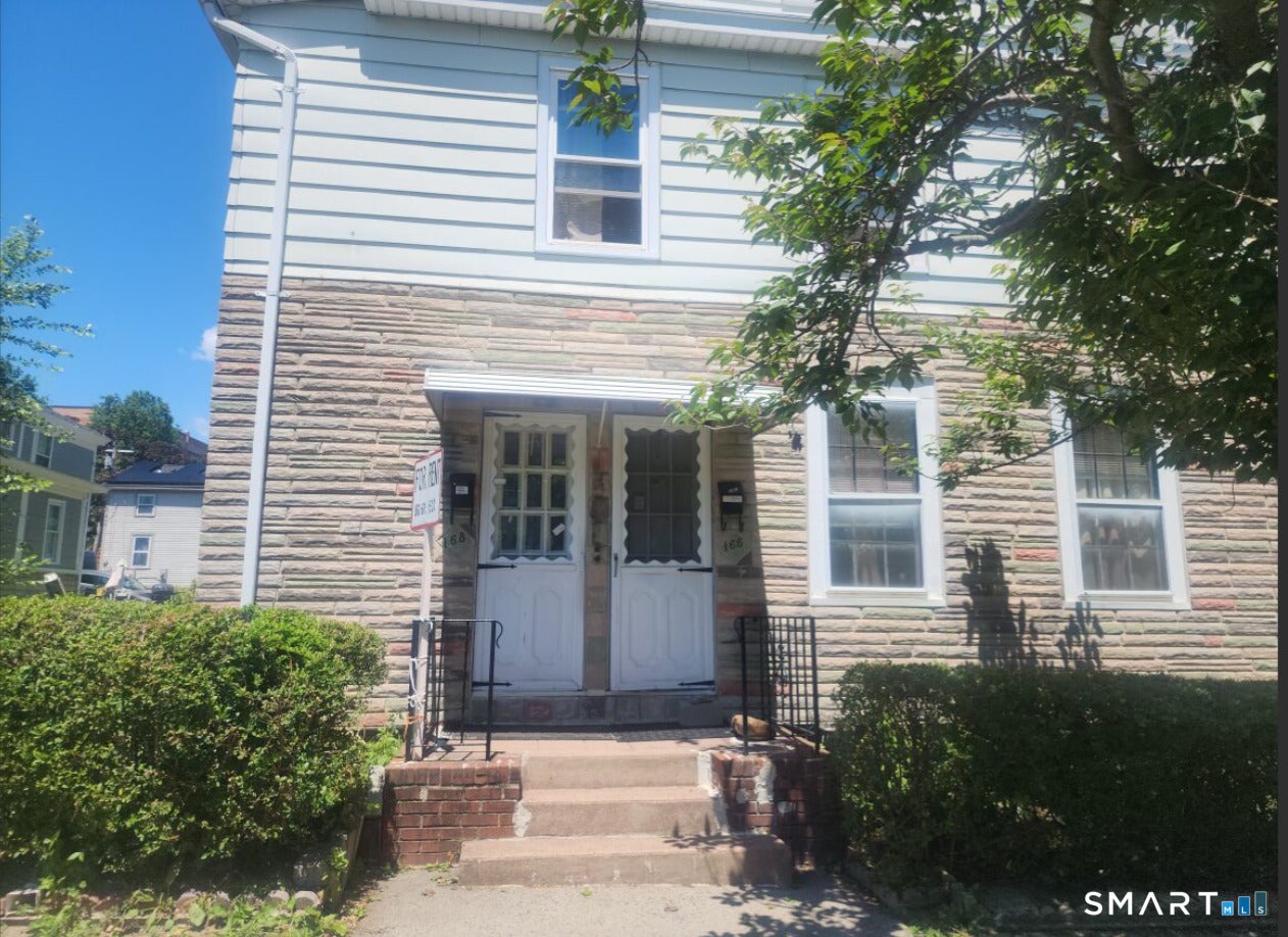 166 College Street 2 — photo