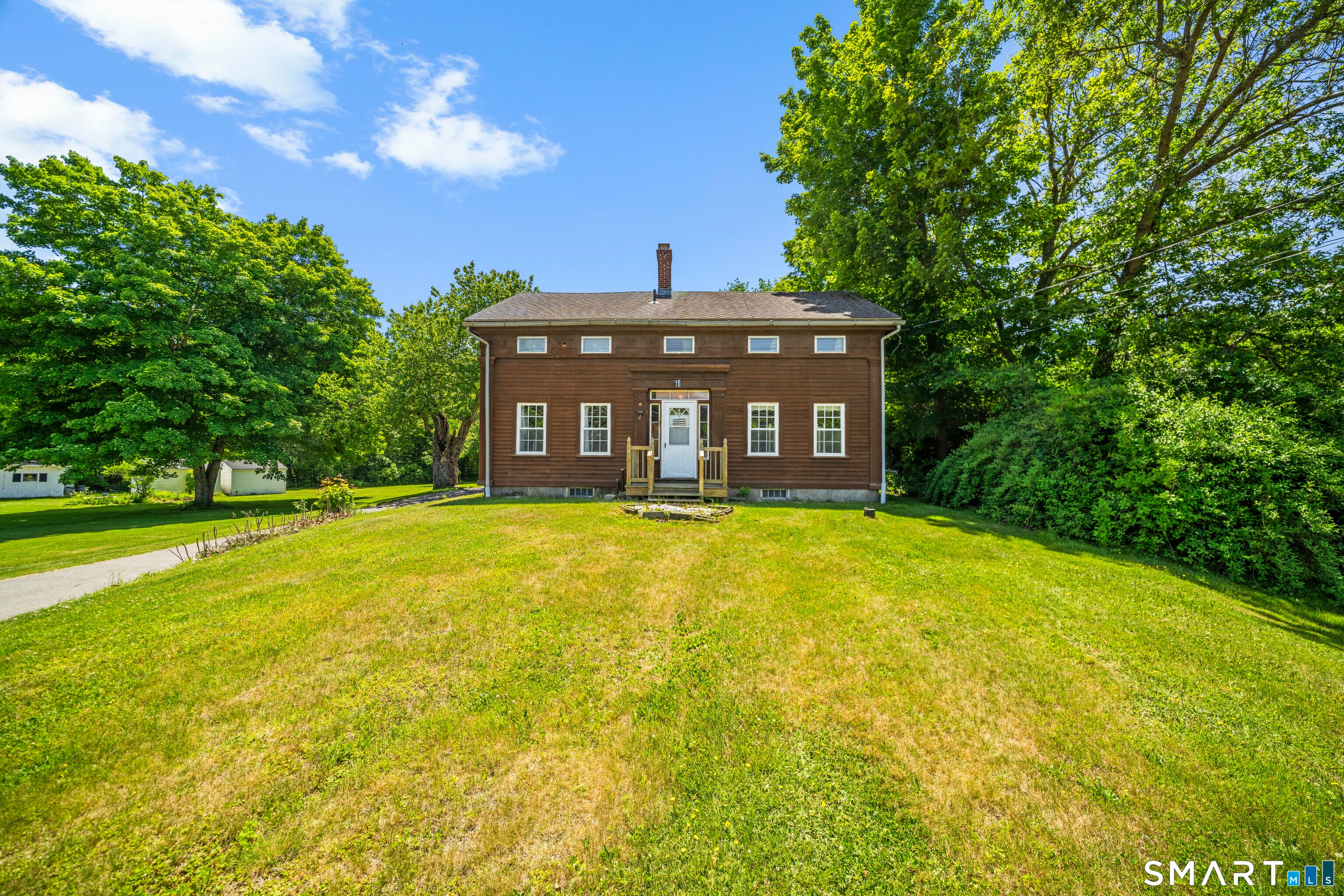 16 Chestnut Hill Road — photo