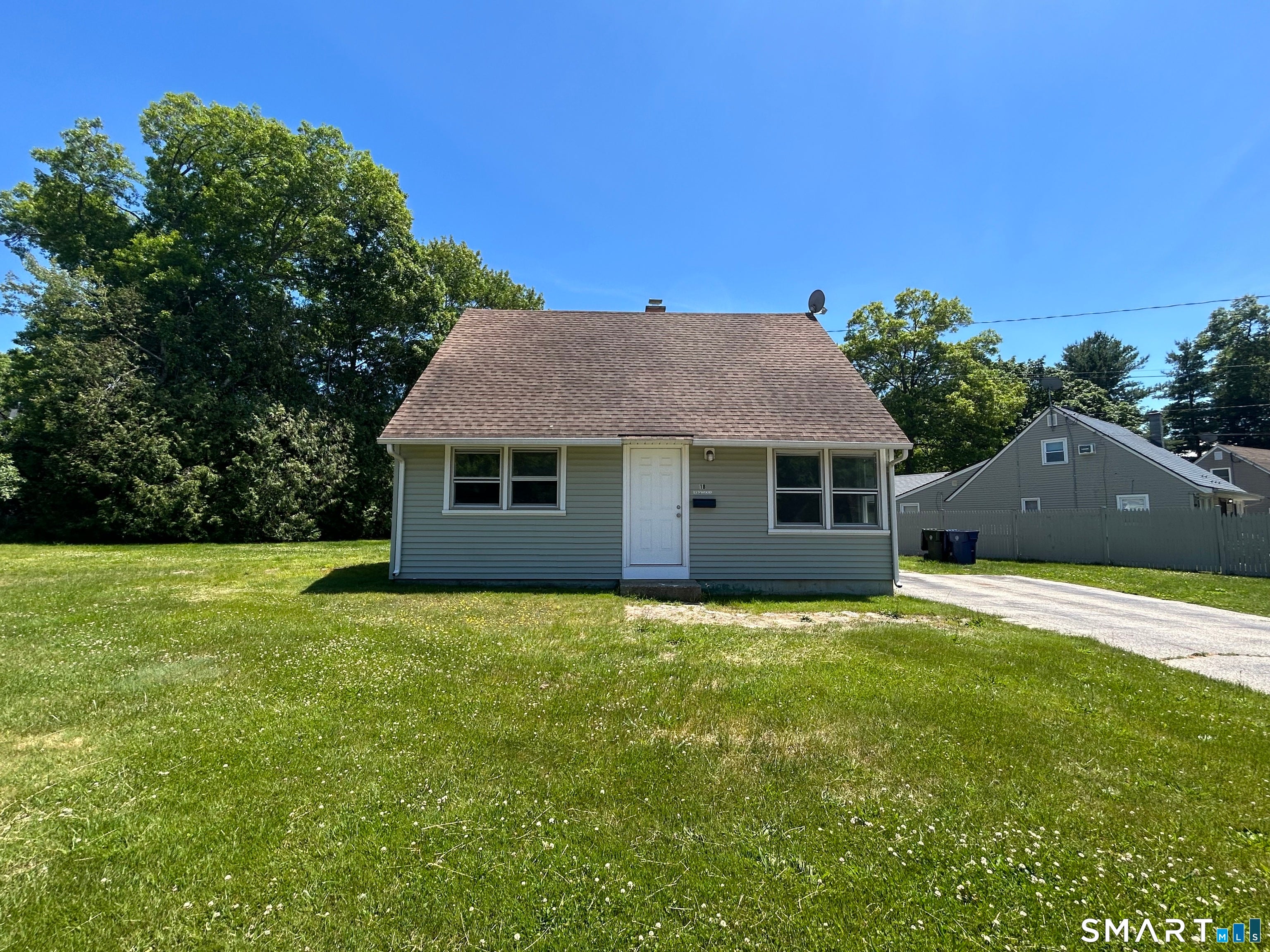 18 Lynwood Drive — photo