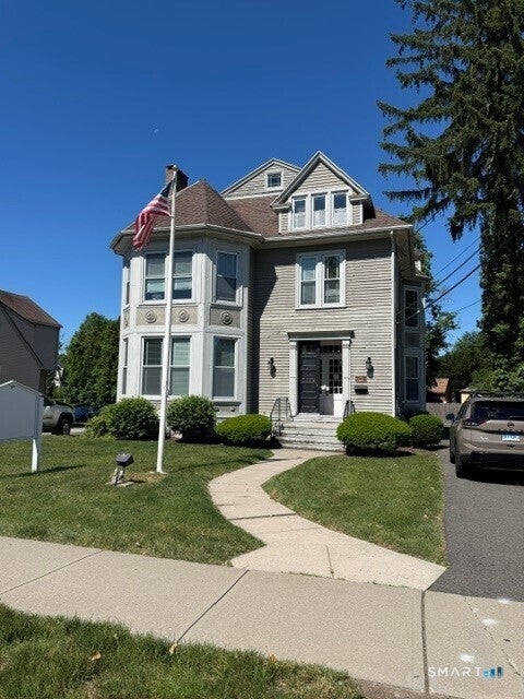 2083 Main Street — photo