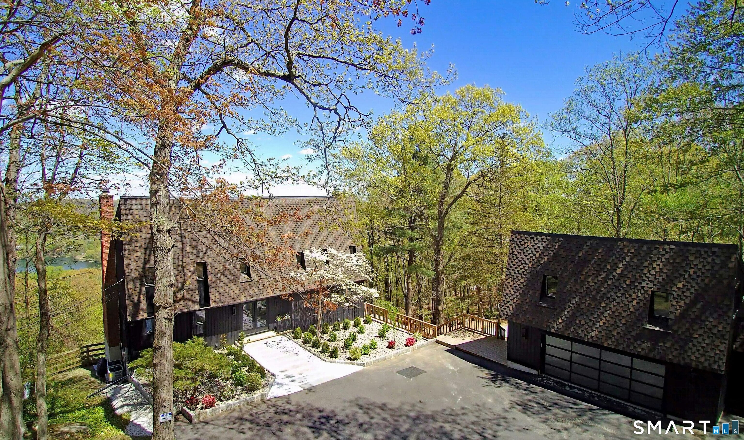 12 Hillcrest Court — photo