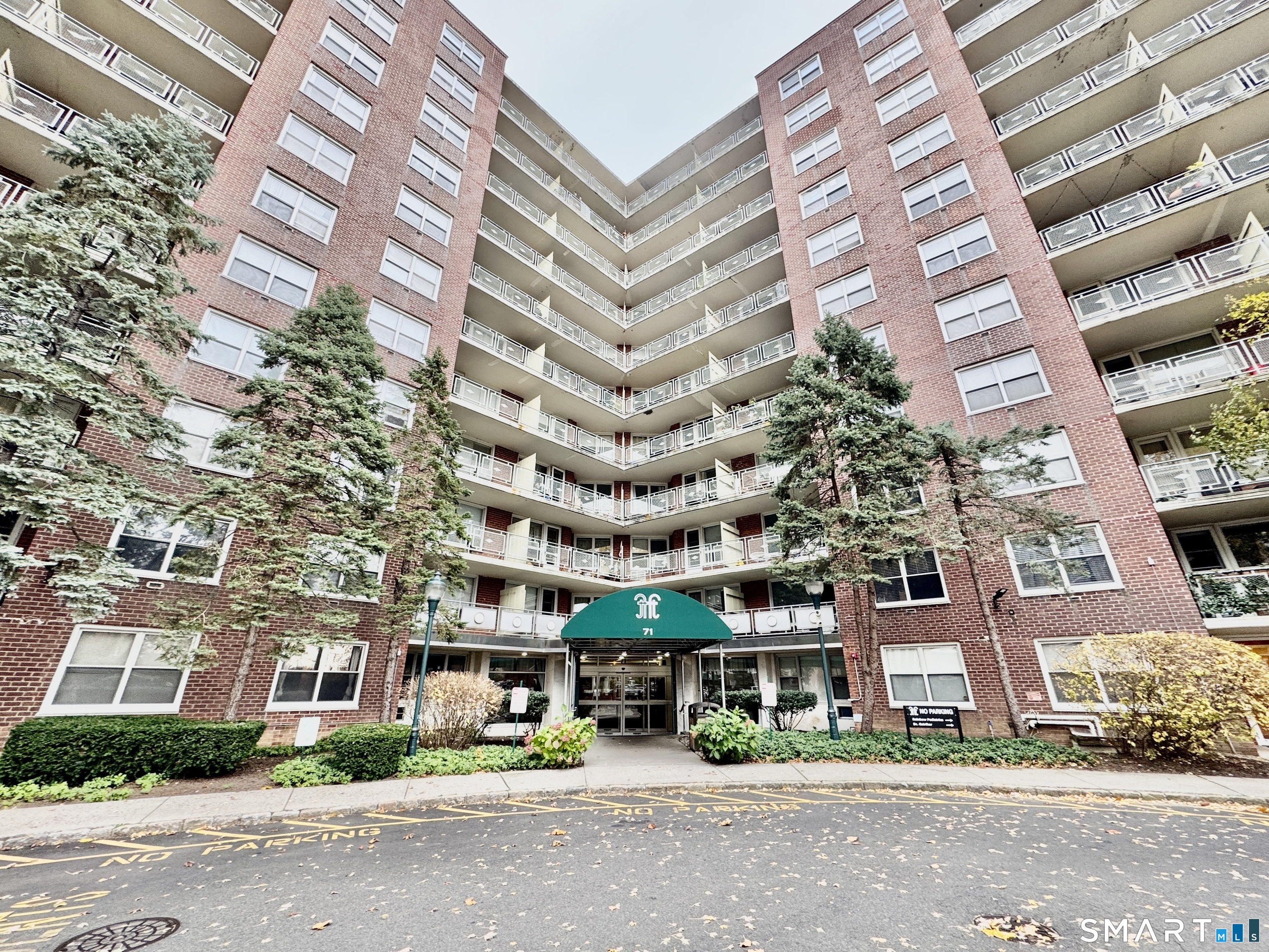 71 Strawberry Hill Avenue 421 — photo