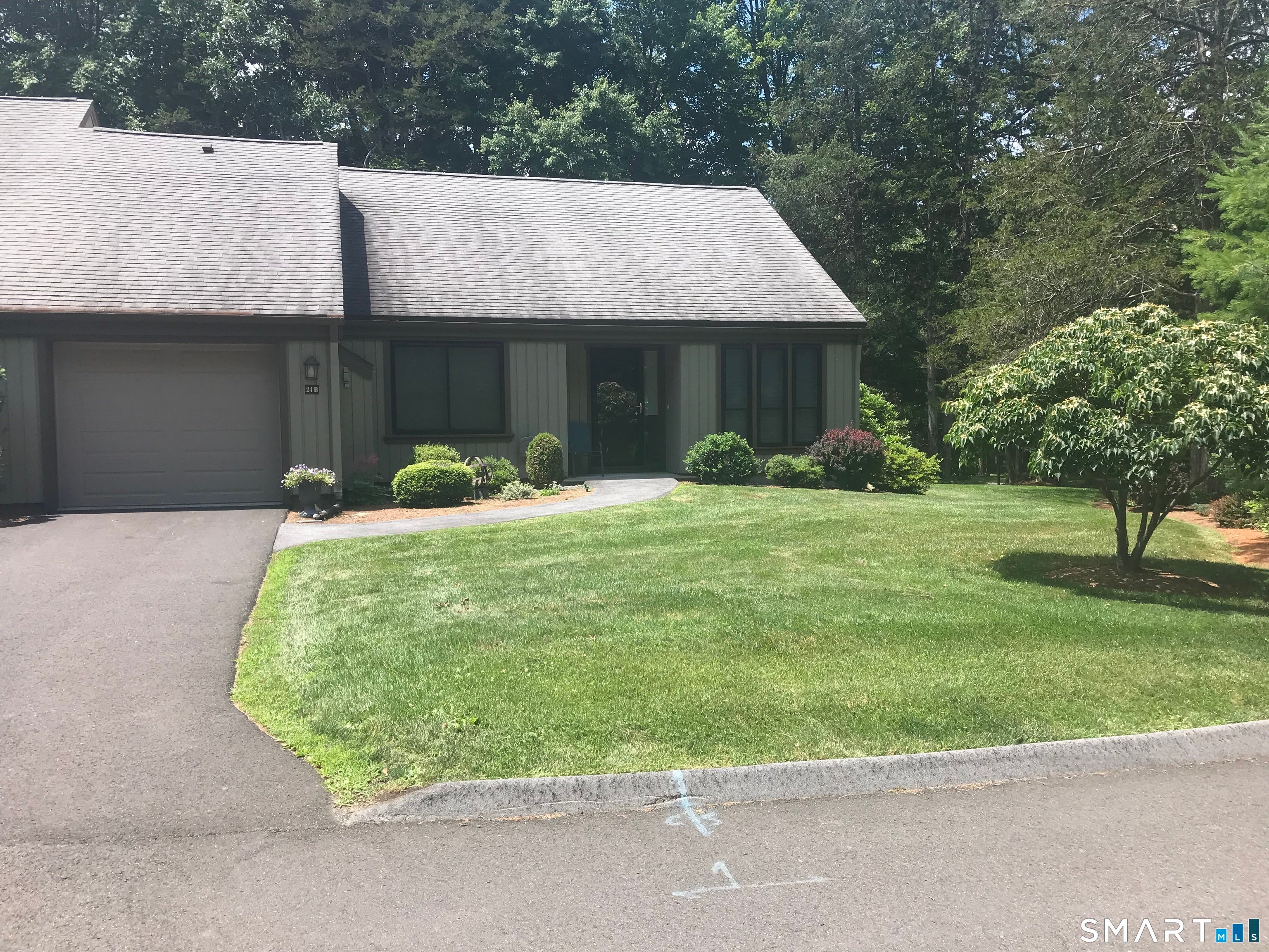 24-B Heritage Crest B — photo