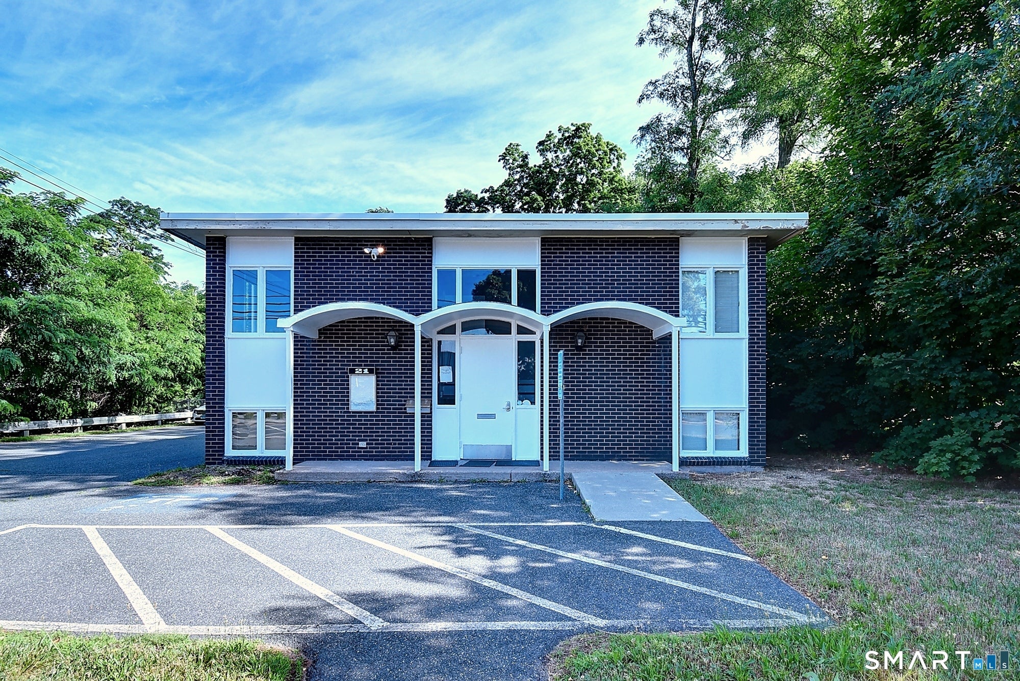 21 Middle Turnpike East — photo