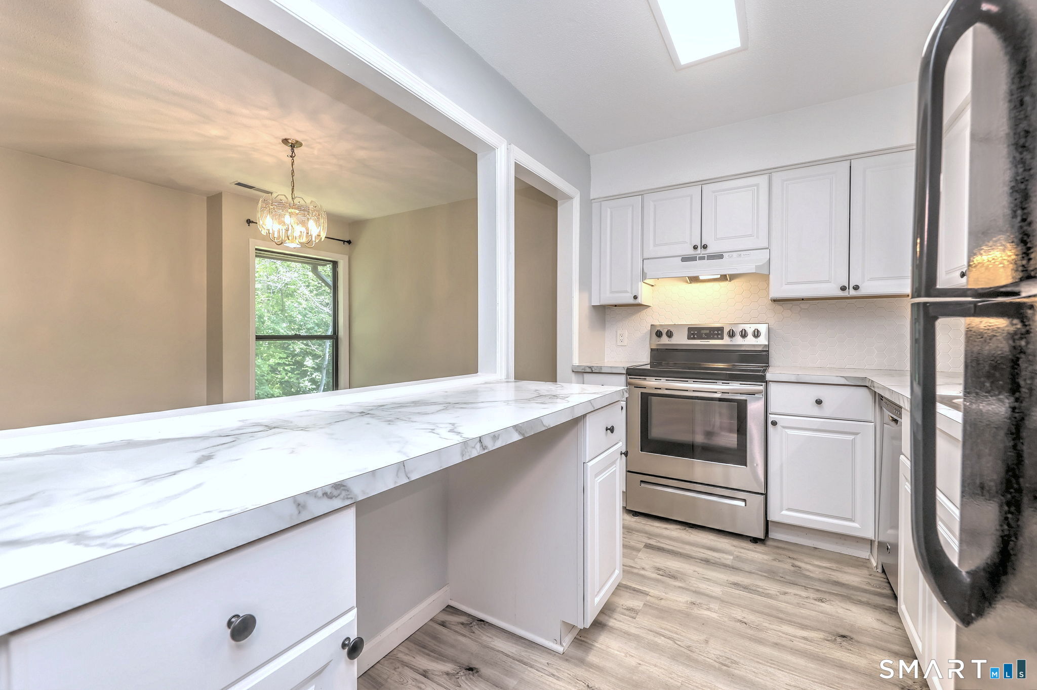 900 MIX Avenue 79 — photo
