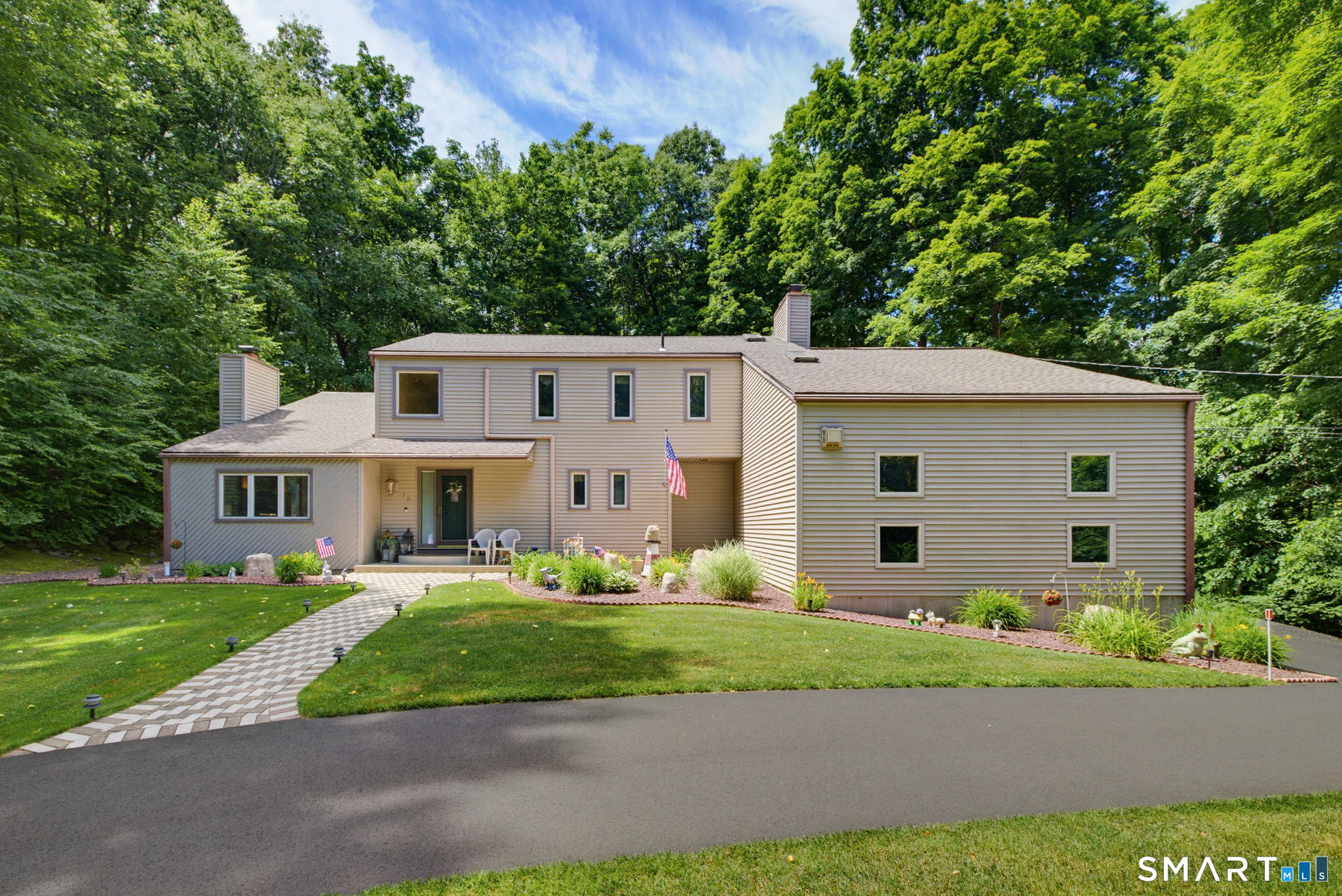70 Pine Hollow Drive — photo