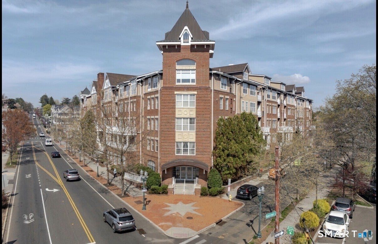 35 West Broad Street 100 — photo