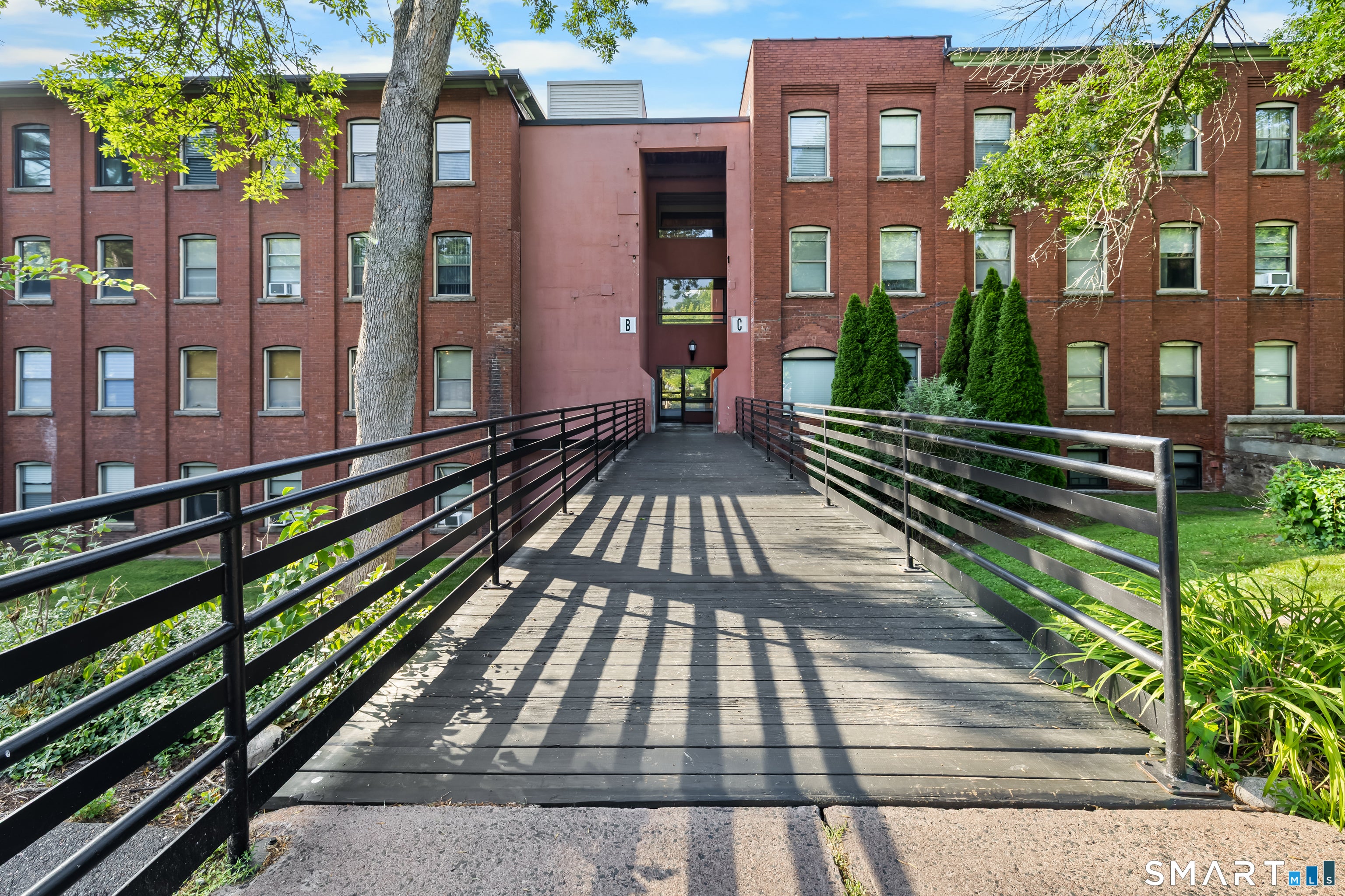 222 Williams Street East 121 — photo