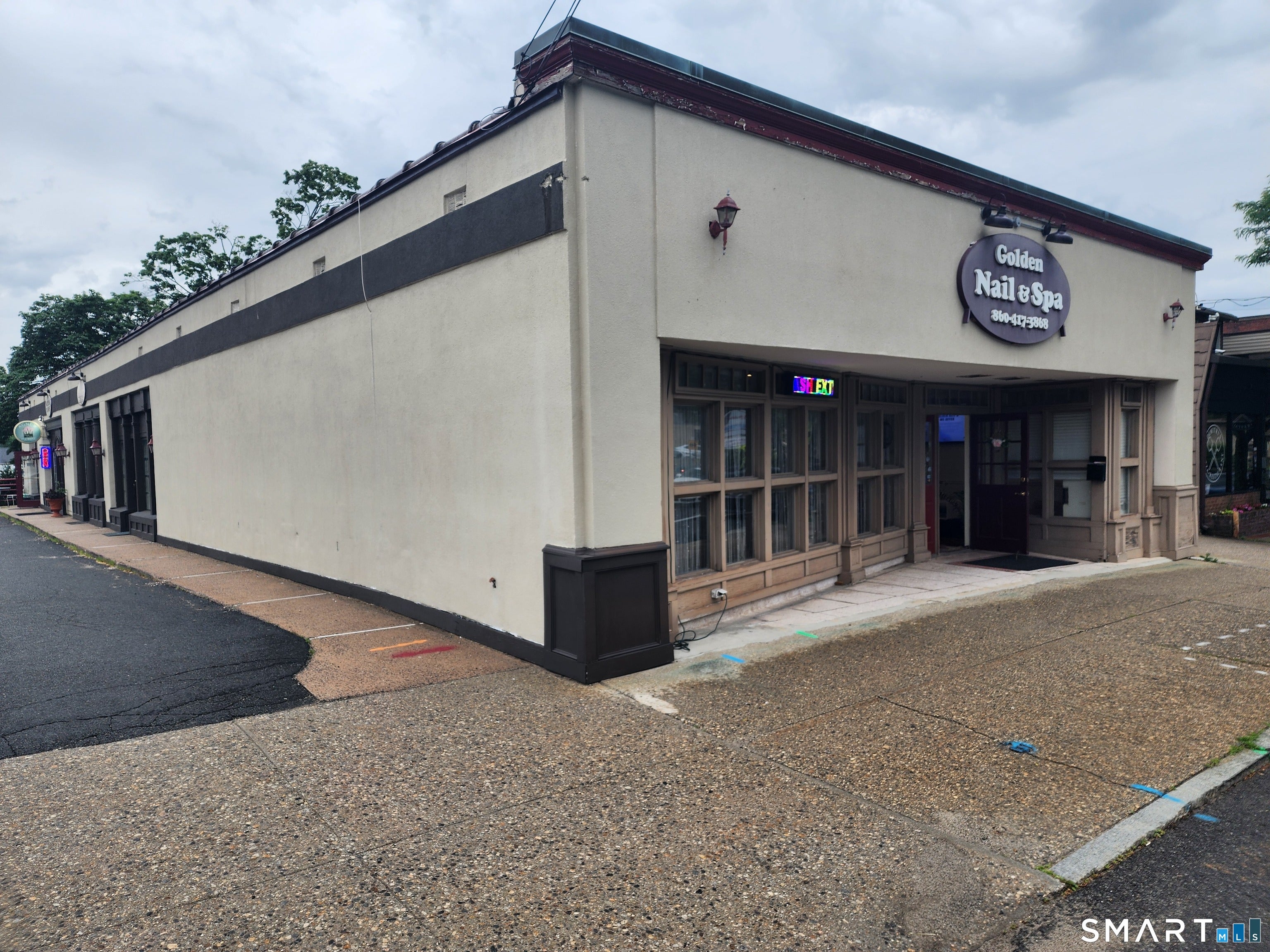 587 Main Street — photo