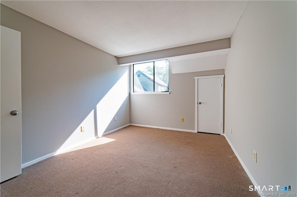 140 Woodvale Drive E — photo