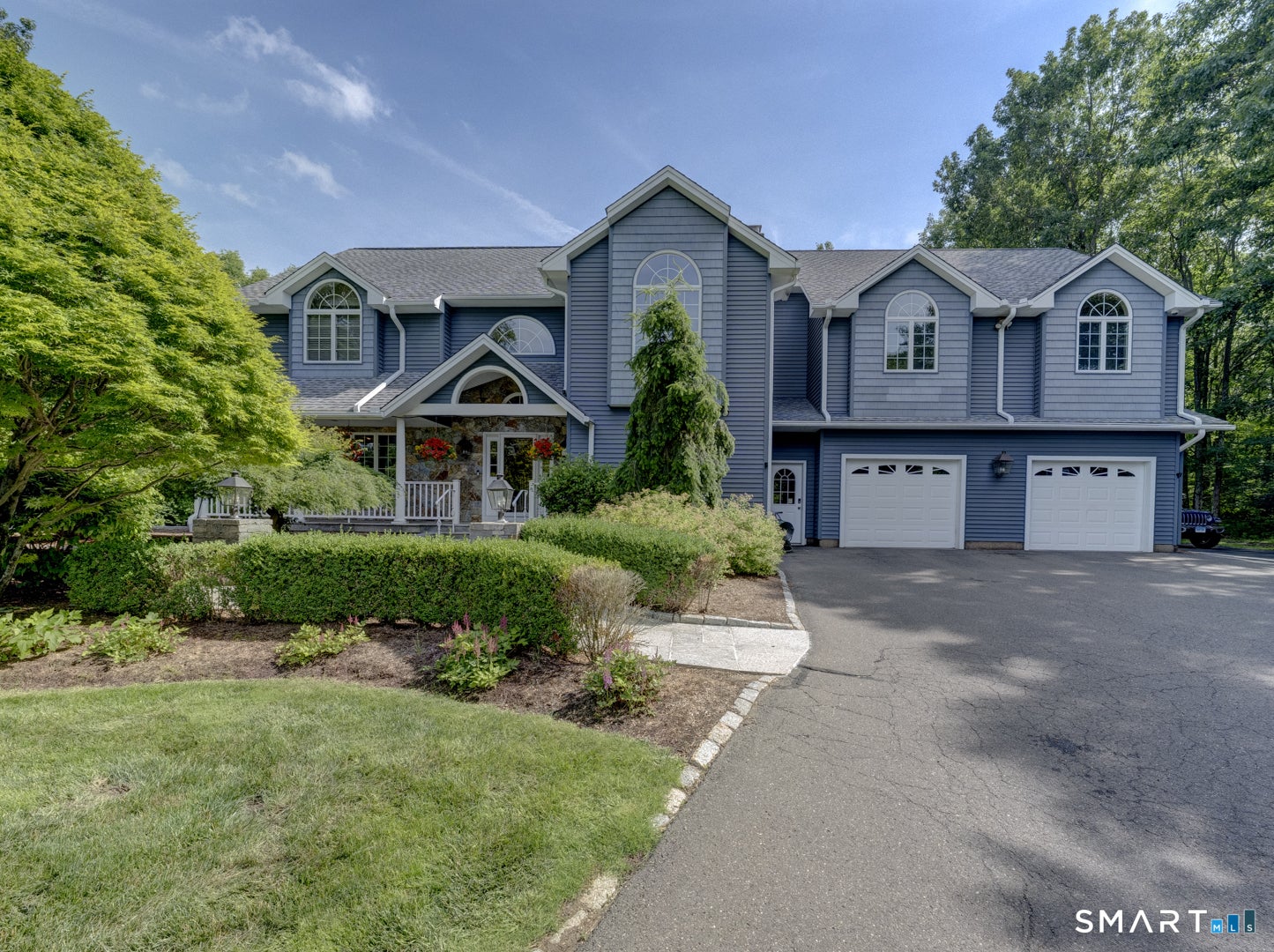 13 Executive Hill Road — photo