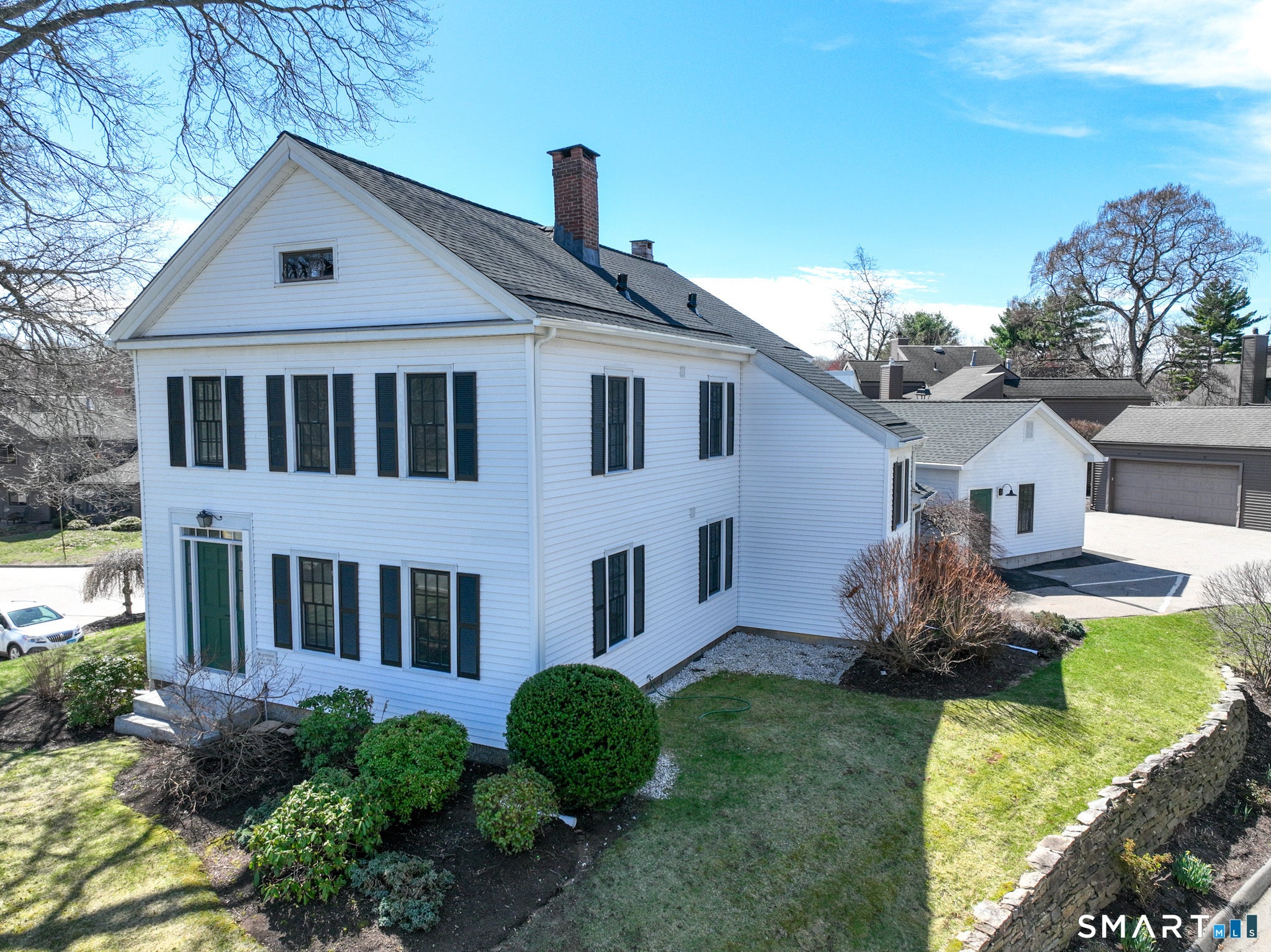 5 Hollister Way North — photo
