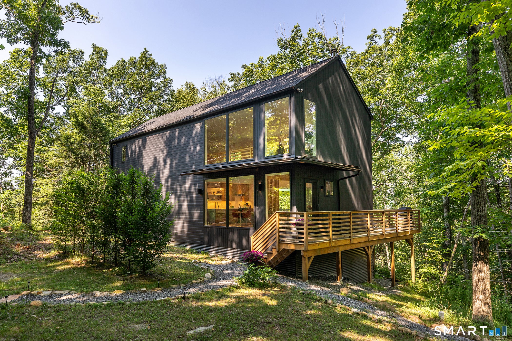 23 Front Of The Mountain Road — photo