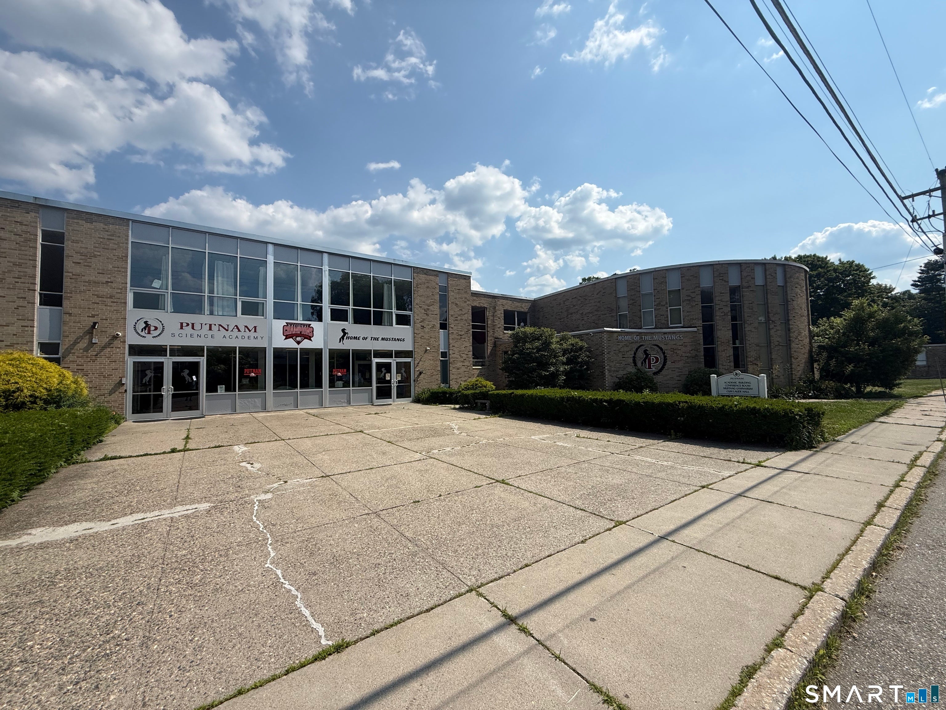 18 Maple Street — photo