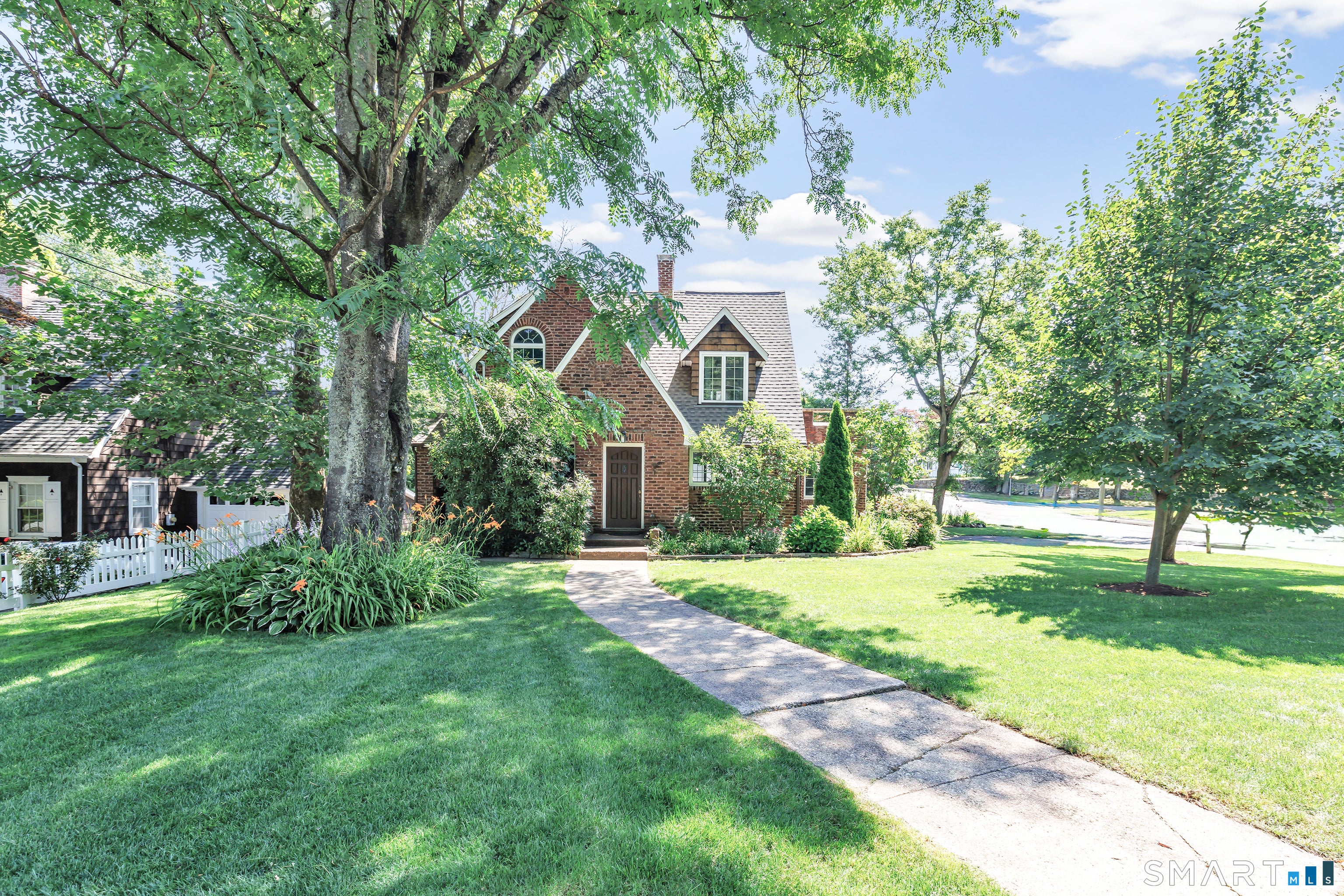 2 Winthrop Avenue — photo