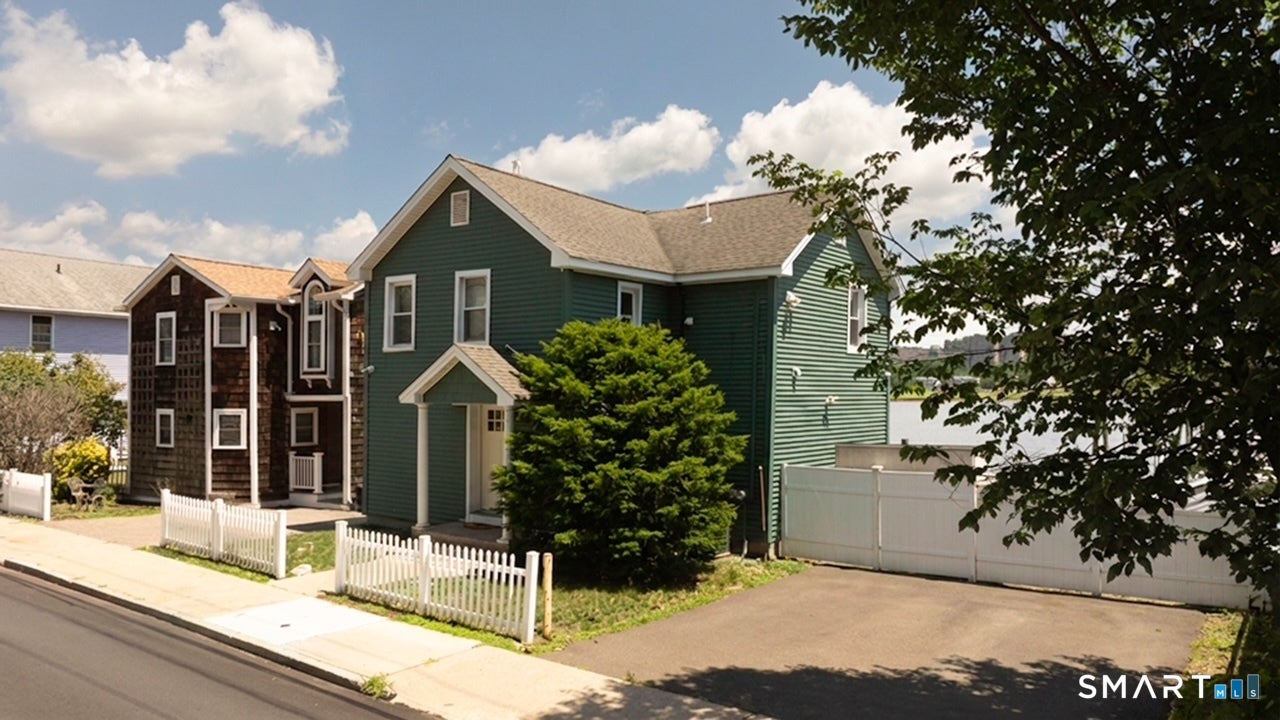 329 Front Street — photo