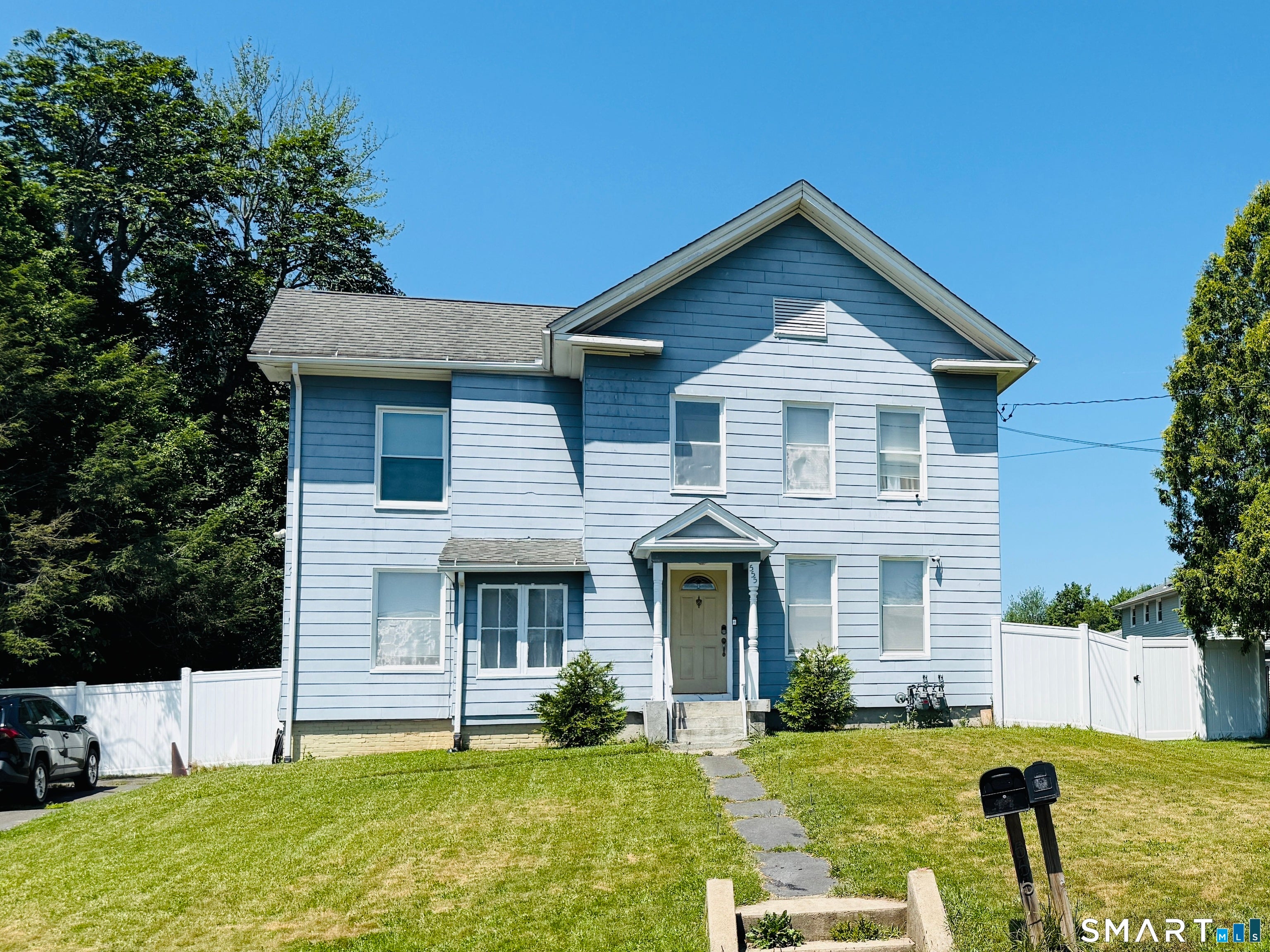 555 South Curtis Street — photo