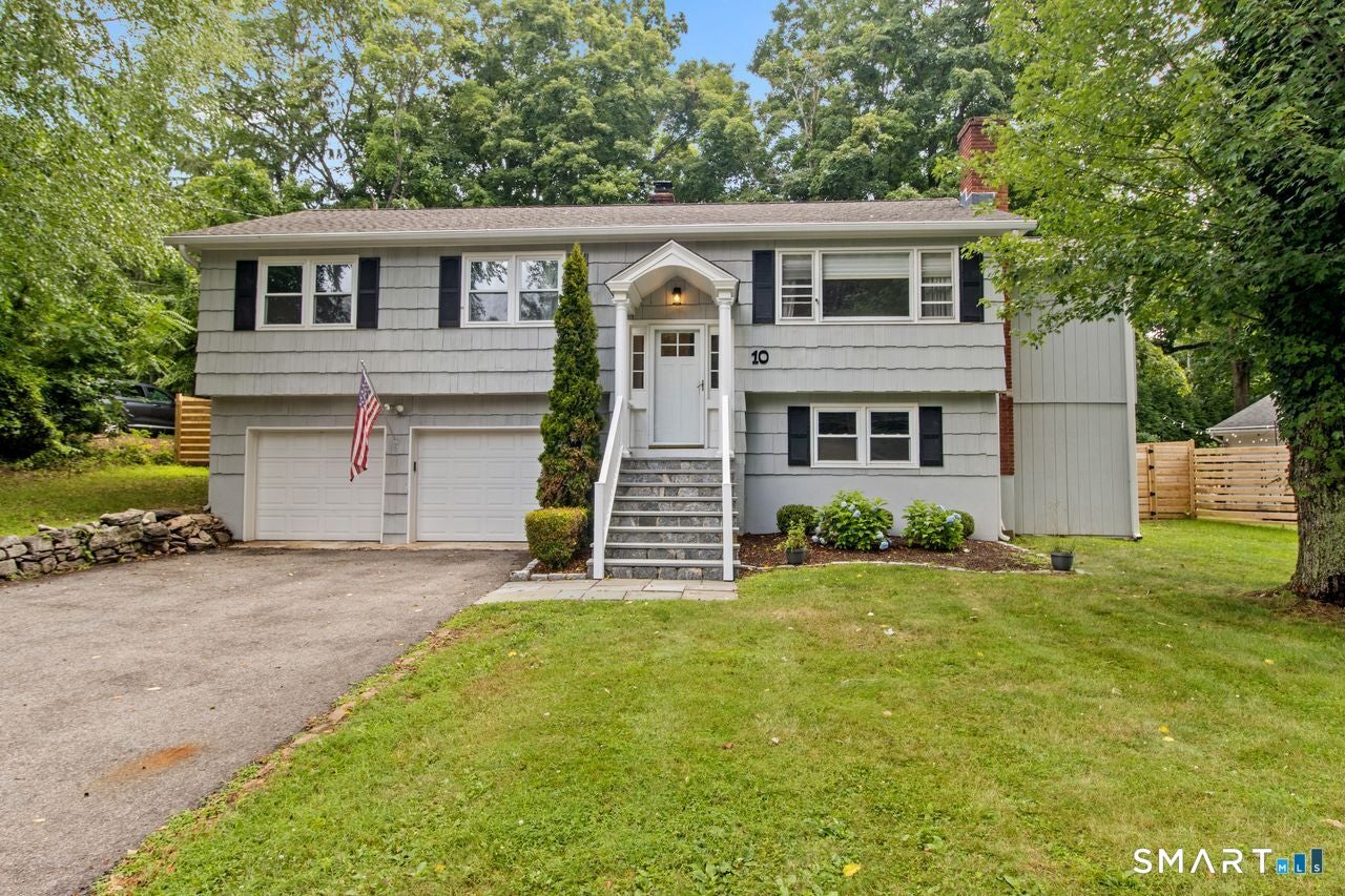10 Grumman Avenue — photo
