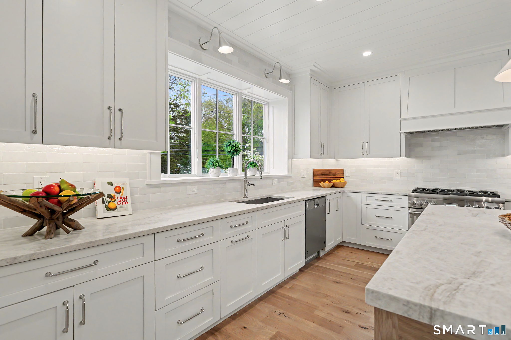 Home in Fairfield, CT 06824 — photo 3