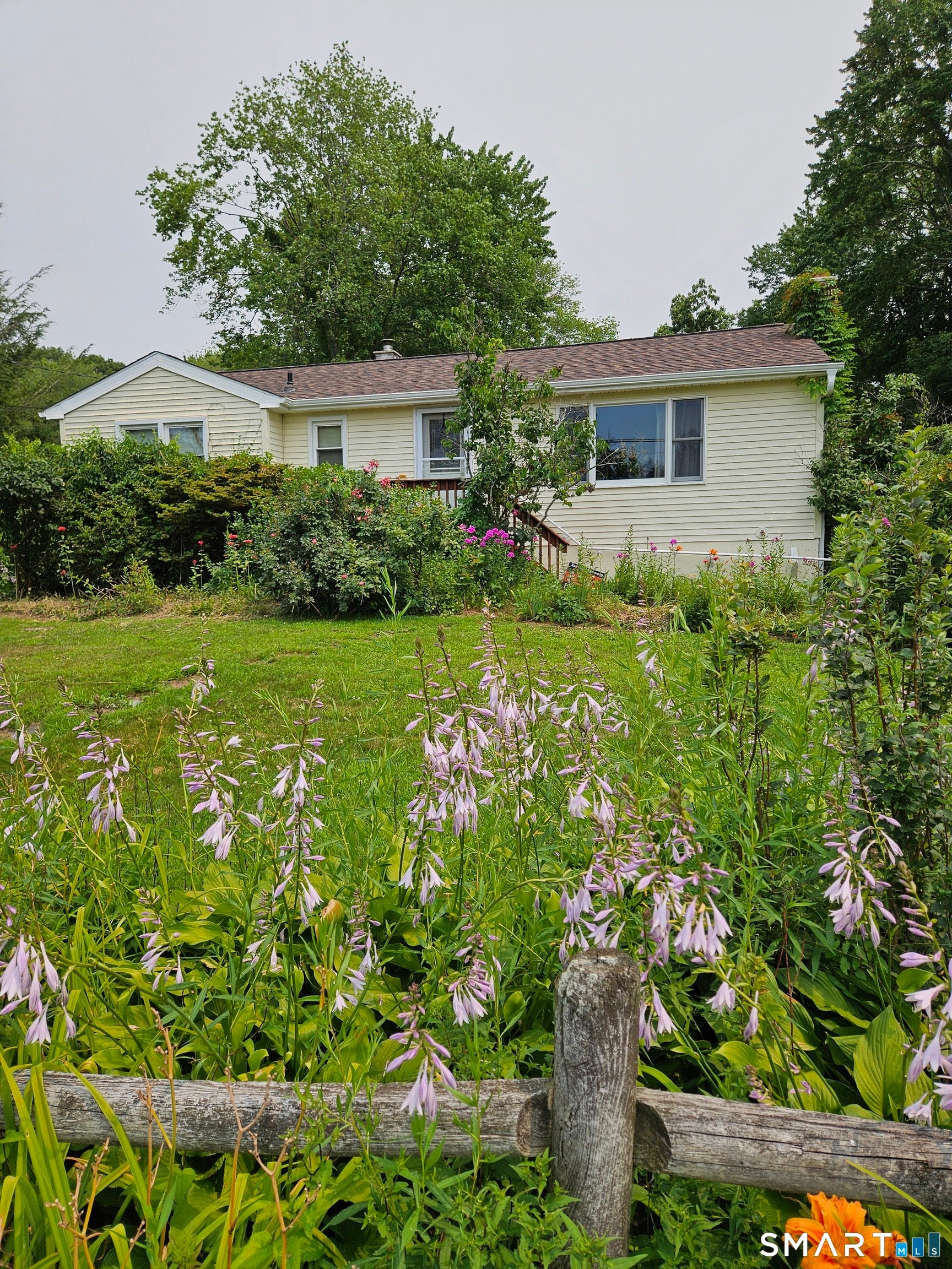 6 Colonial Drive — photo