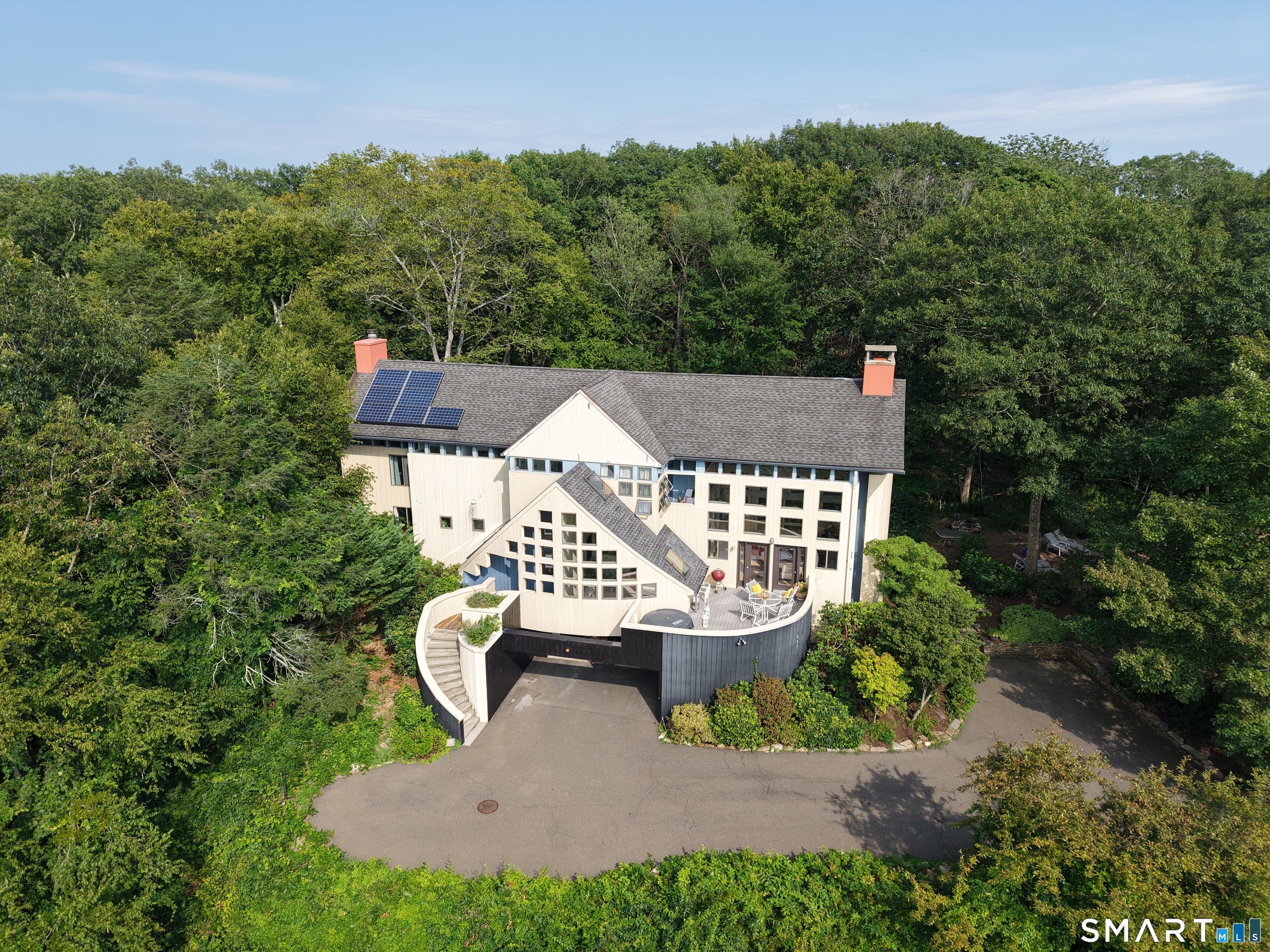 607 Lake Drive — photo