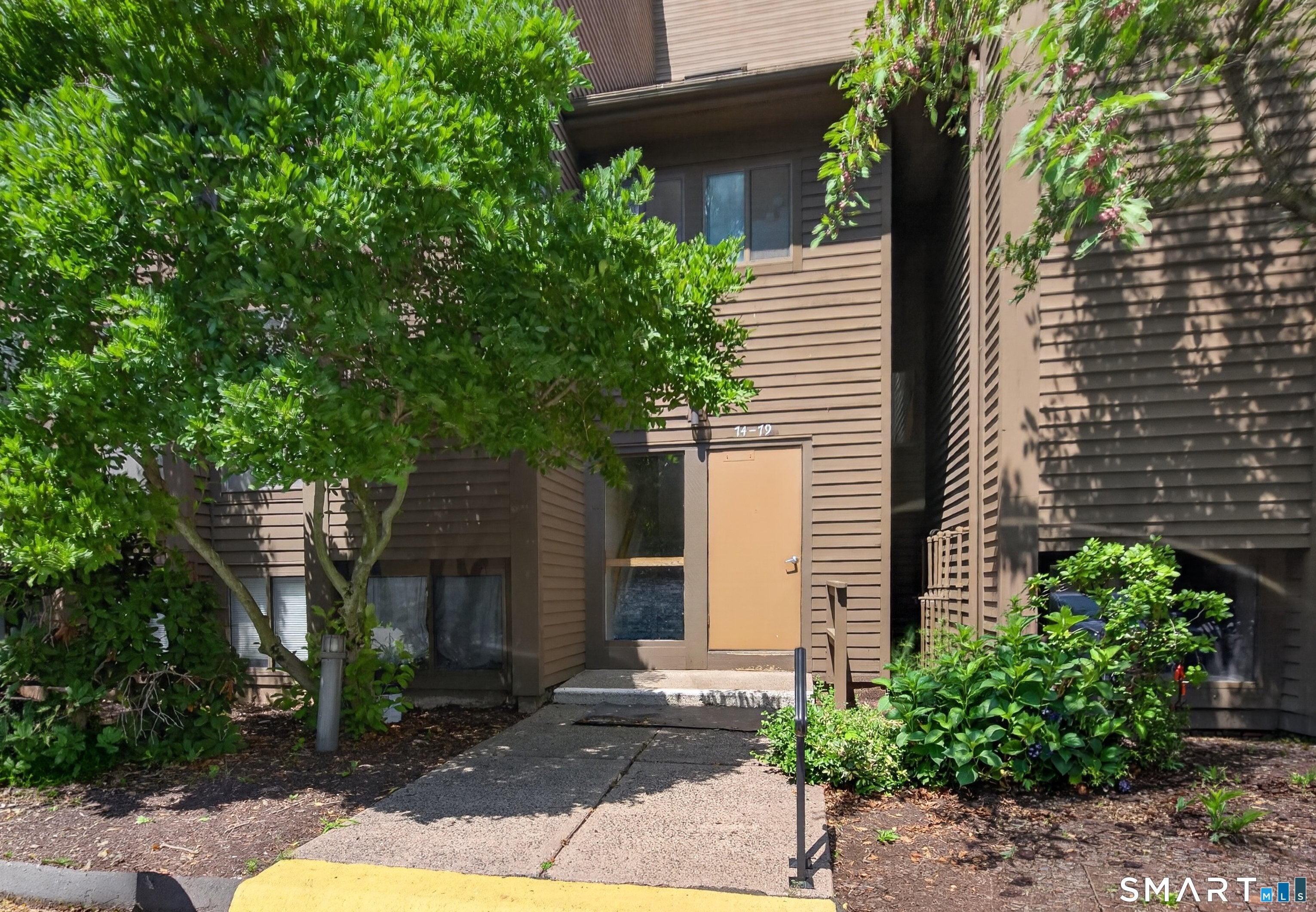 900 MIX Avenue 76 — photo
