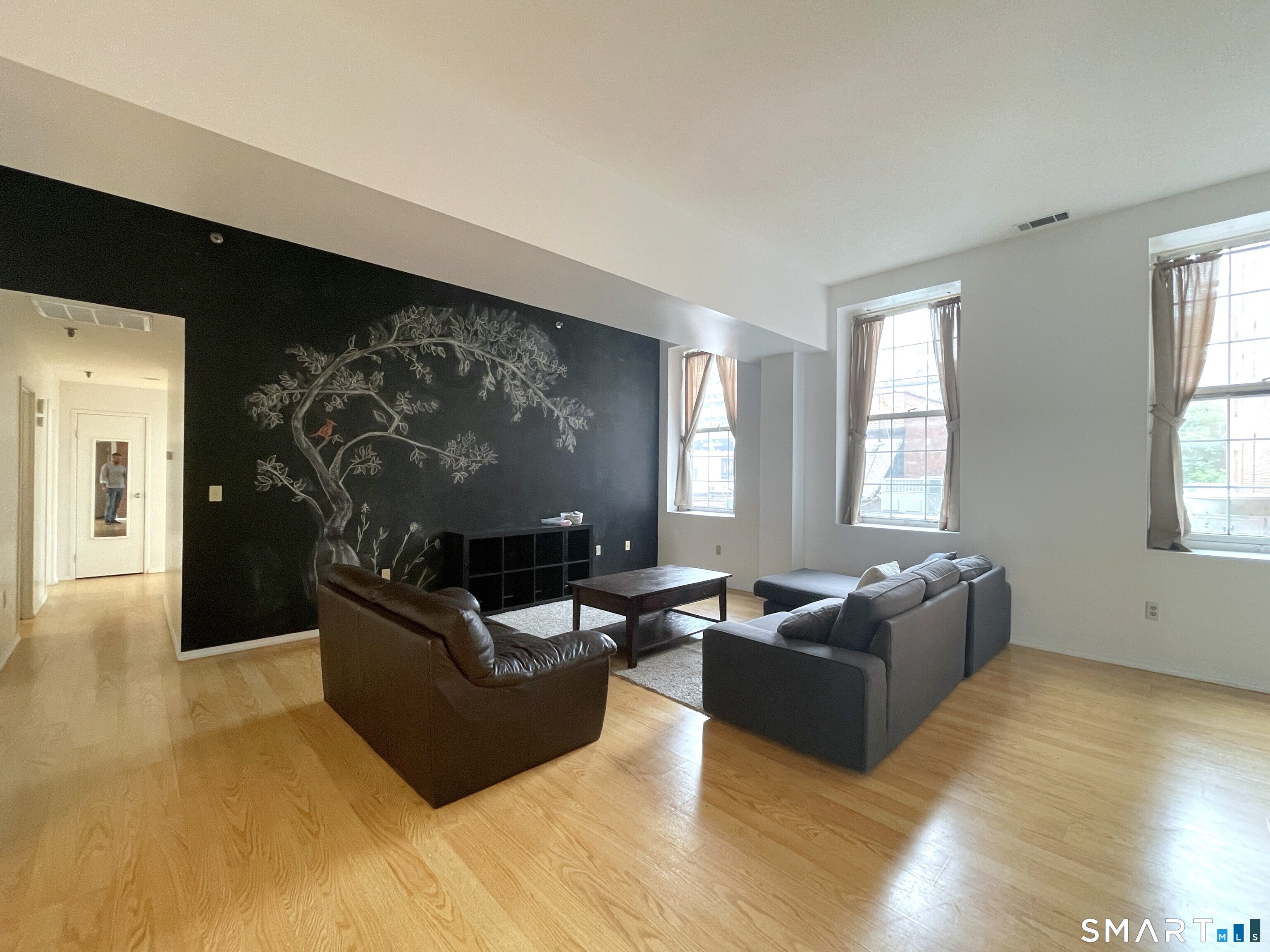 196 Crown Street 210 — photo