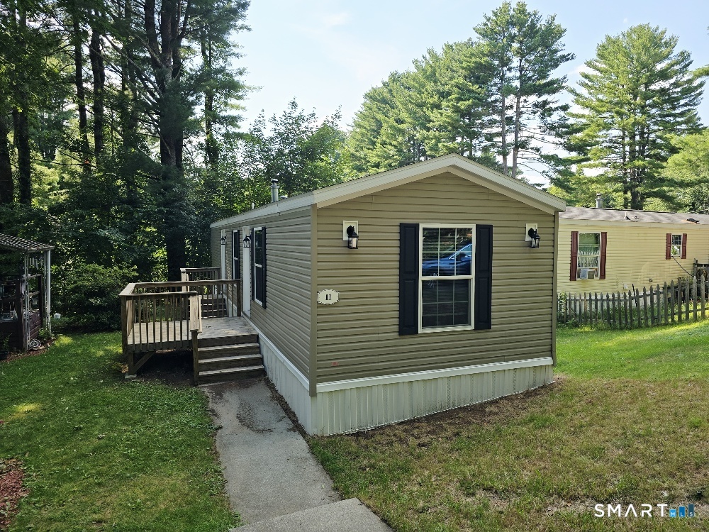11 R And R Park, Killingly, CT 06241 — photo 2