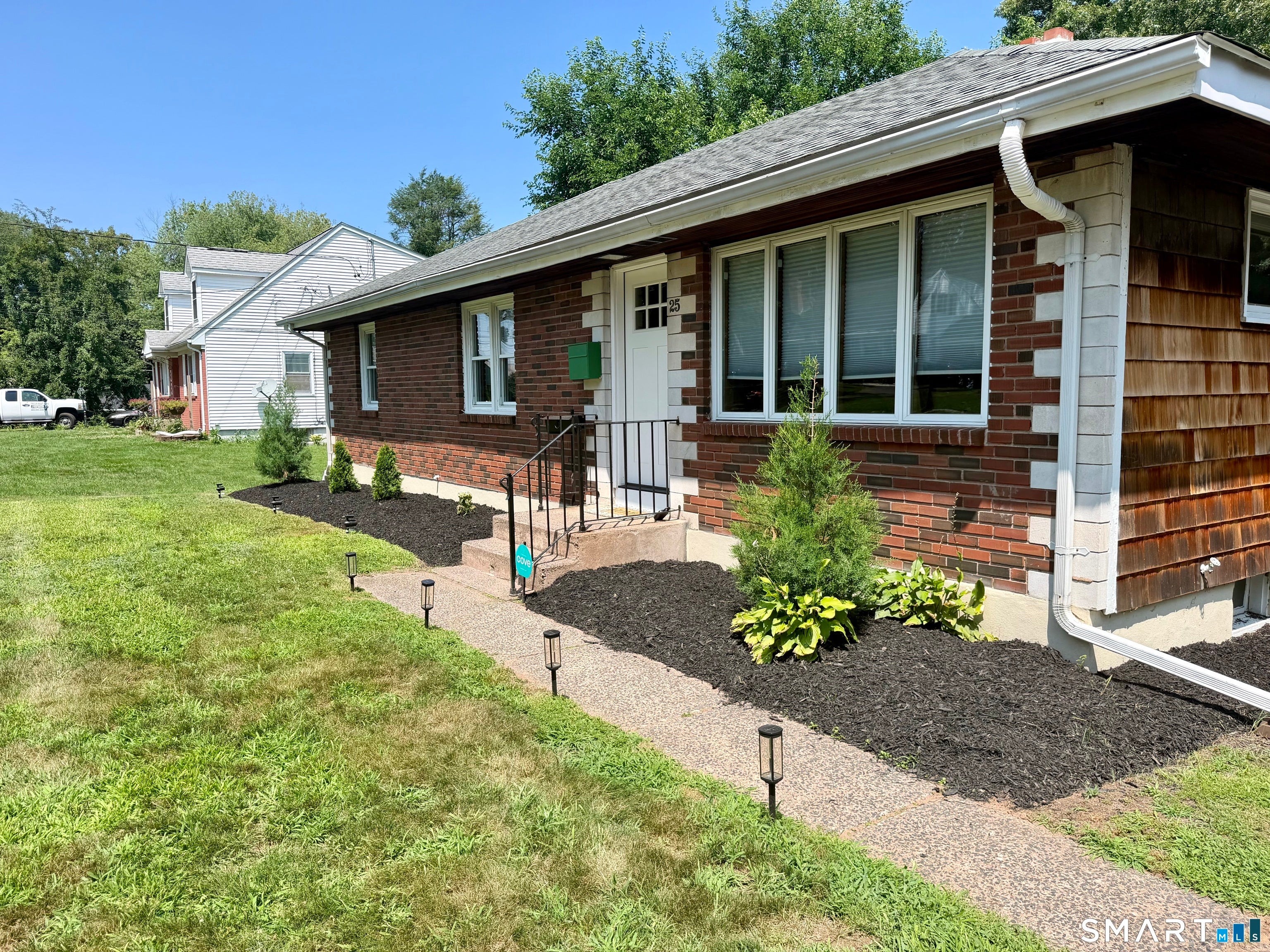 25 Radding Street, Manchester, CT 06042 — photo 2