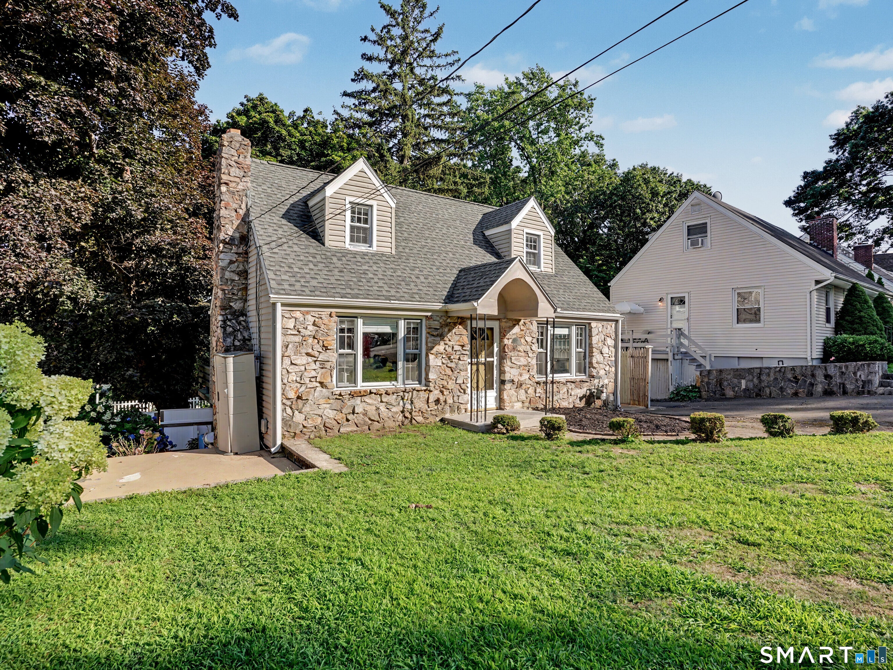 555 Lakeside Drive — photo