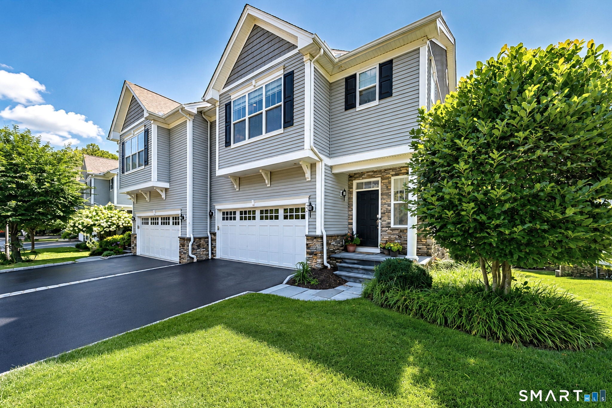 560 River Road 33 — photo