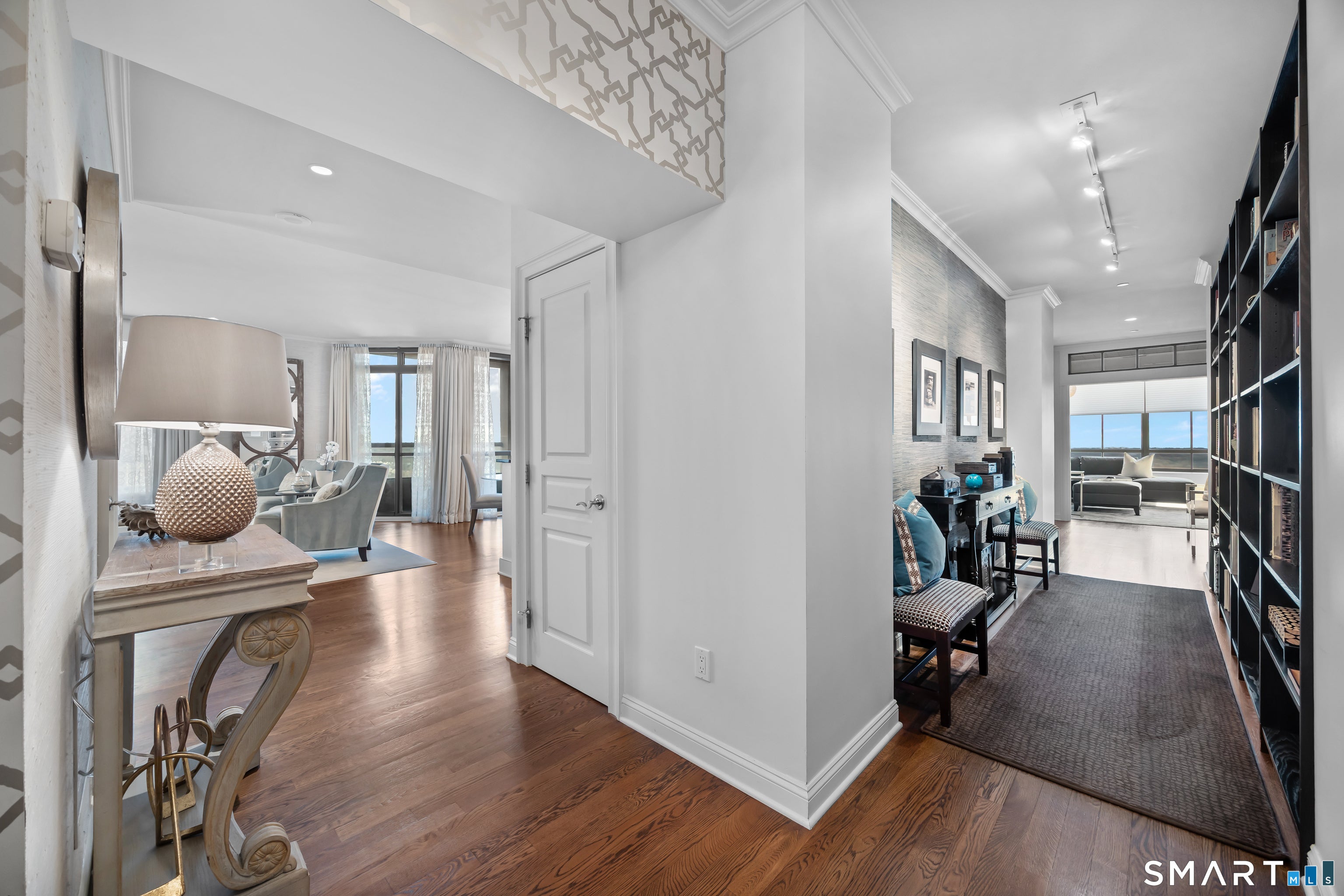 100 Parrott Drive 1402 — photo