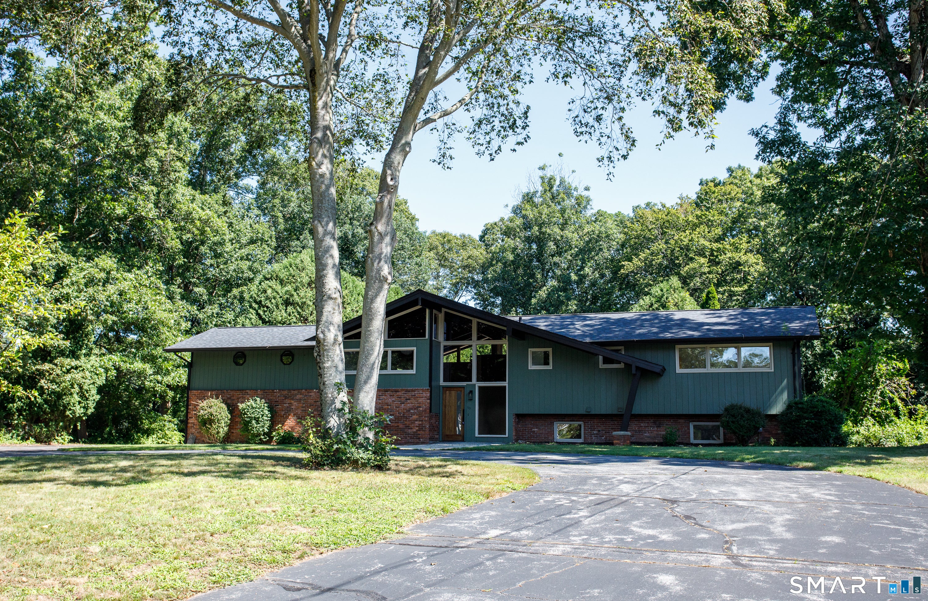 10 Royal Oaks Drive — photo