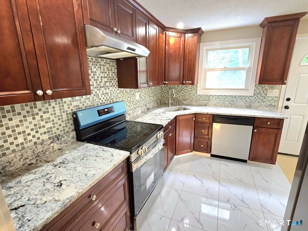 1 Jaybee Drive, Bloomfield, CT 06002 — photo 3