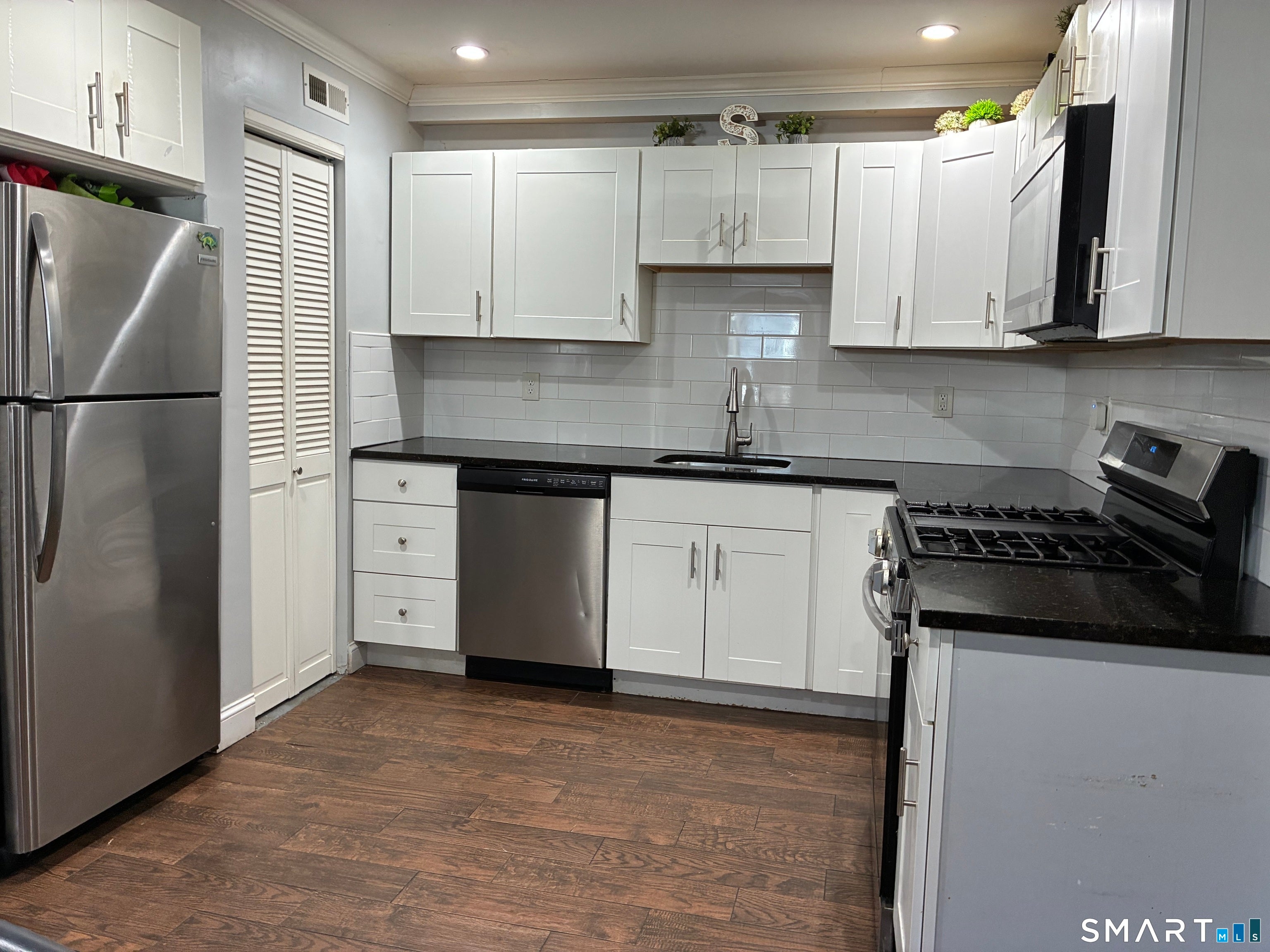 Home in Stratford, CT 06615 — photo 3