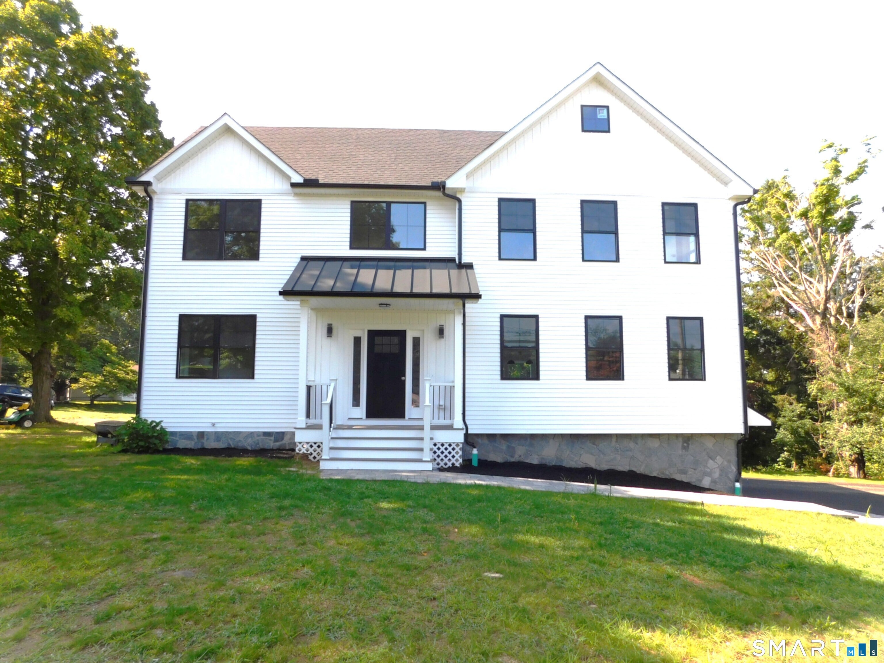60 Mohegan Road — photo