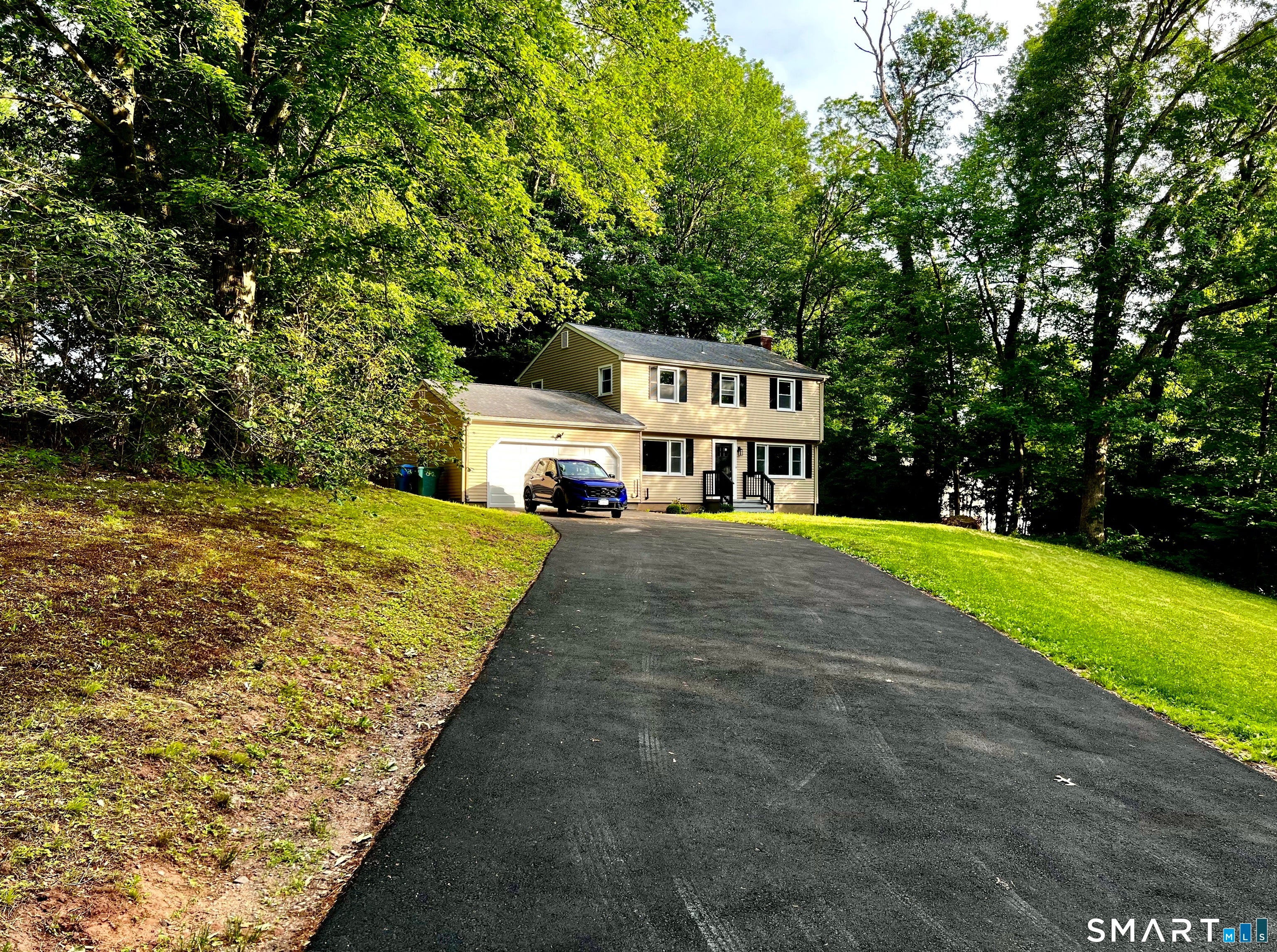 32 Forest Court North — photo