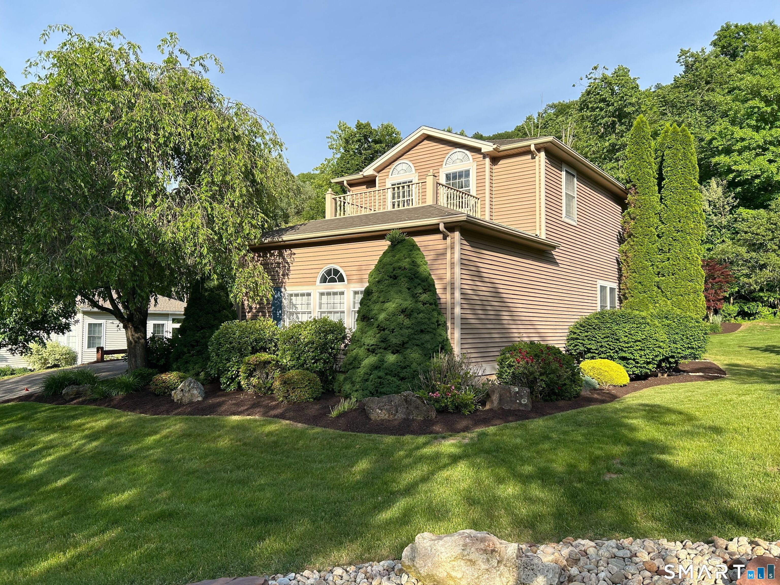 160 Hawthorne Drive 160 — photo