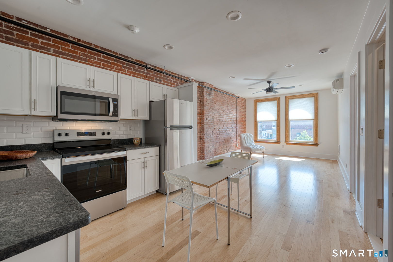 11 Main Street 203,207 — photo