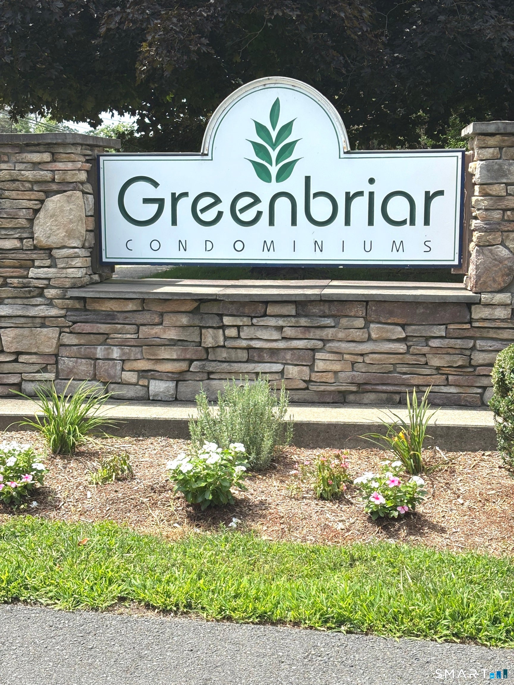 19 Greenbriar Drive — photo
