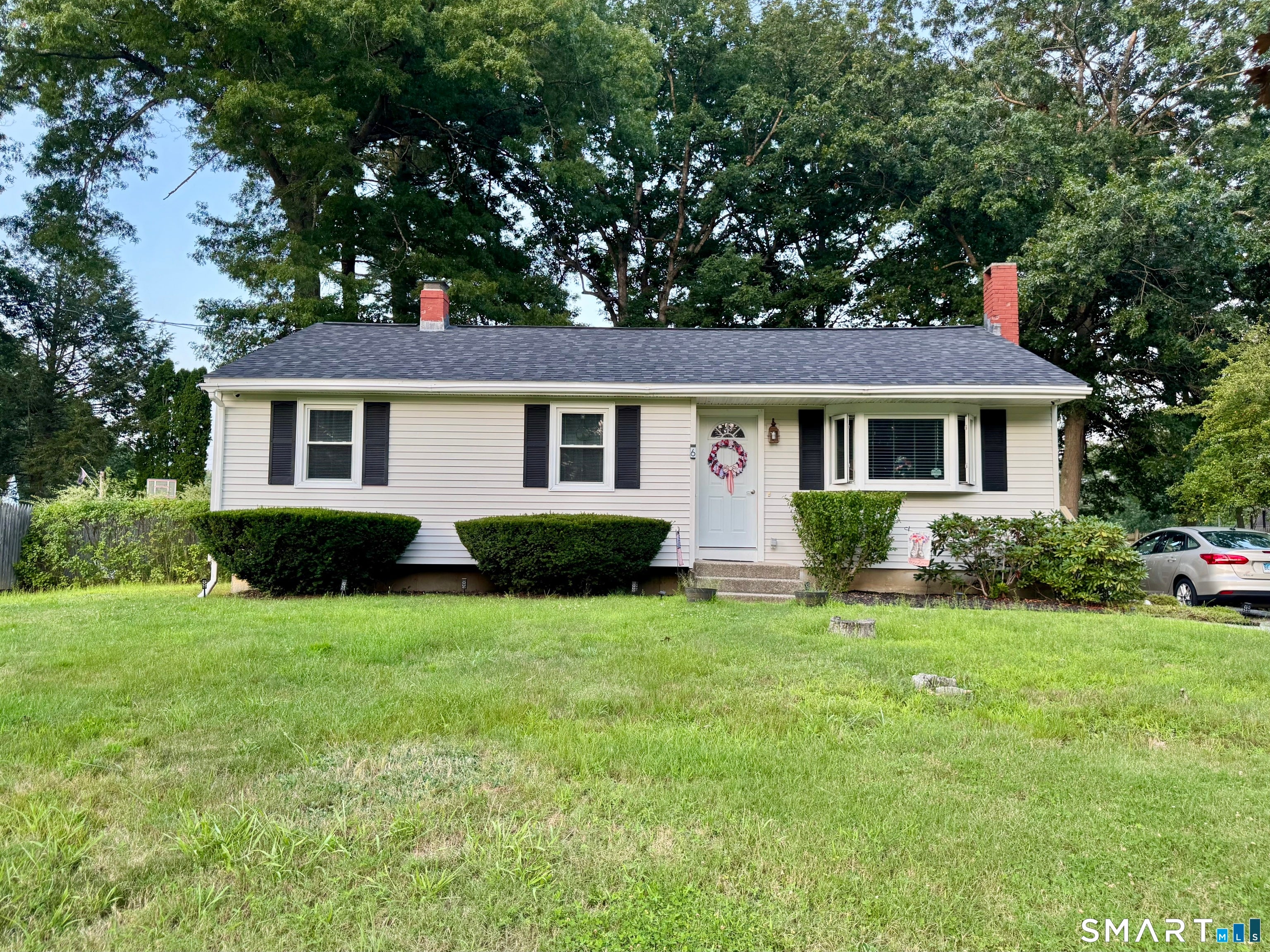 6 Linda Lane — photo