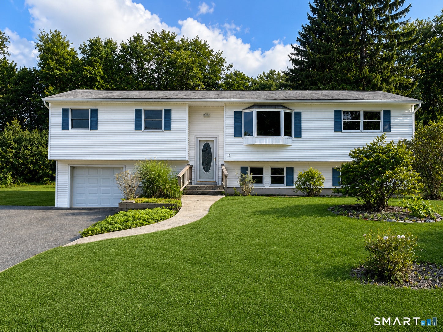 19 Hillside Circle — photo