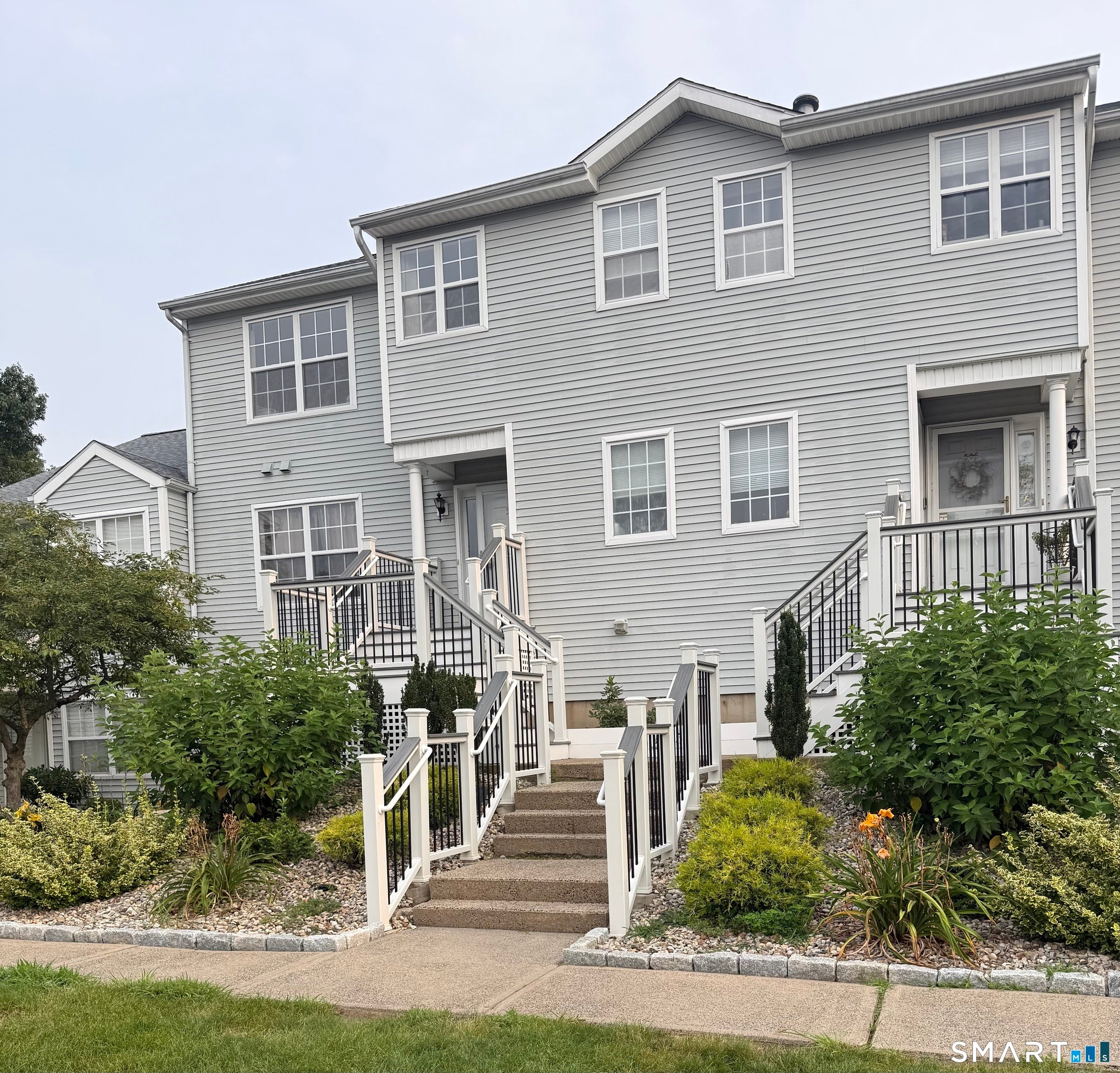 504 Watercourse Row 504 — photo
