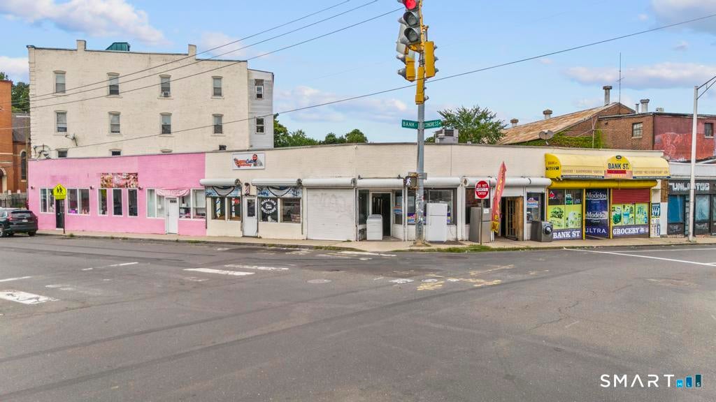 872 Bank Street — photo
