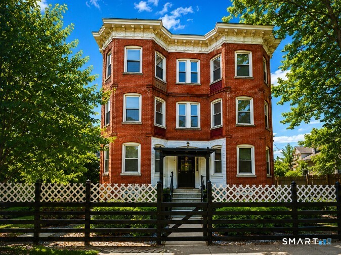 37-39 Elliott Street 2R — photo